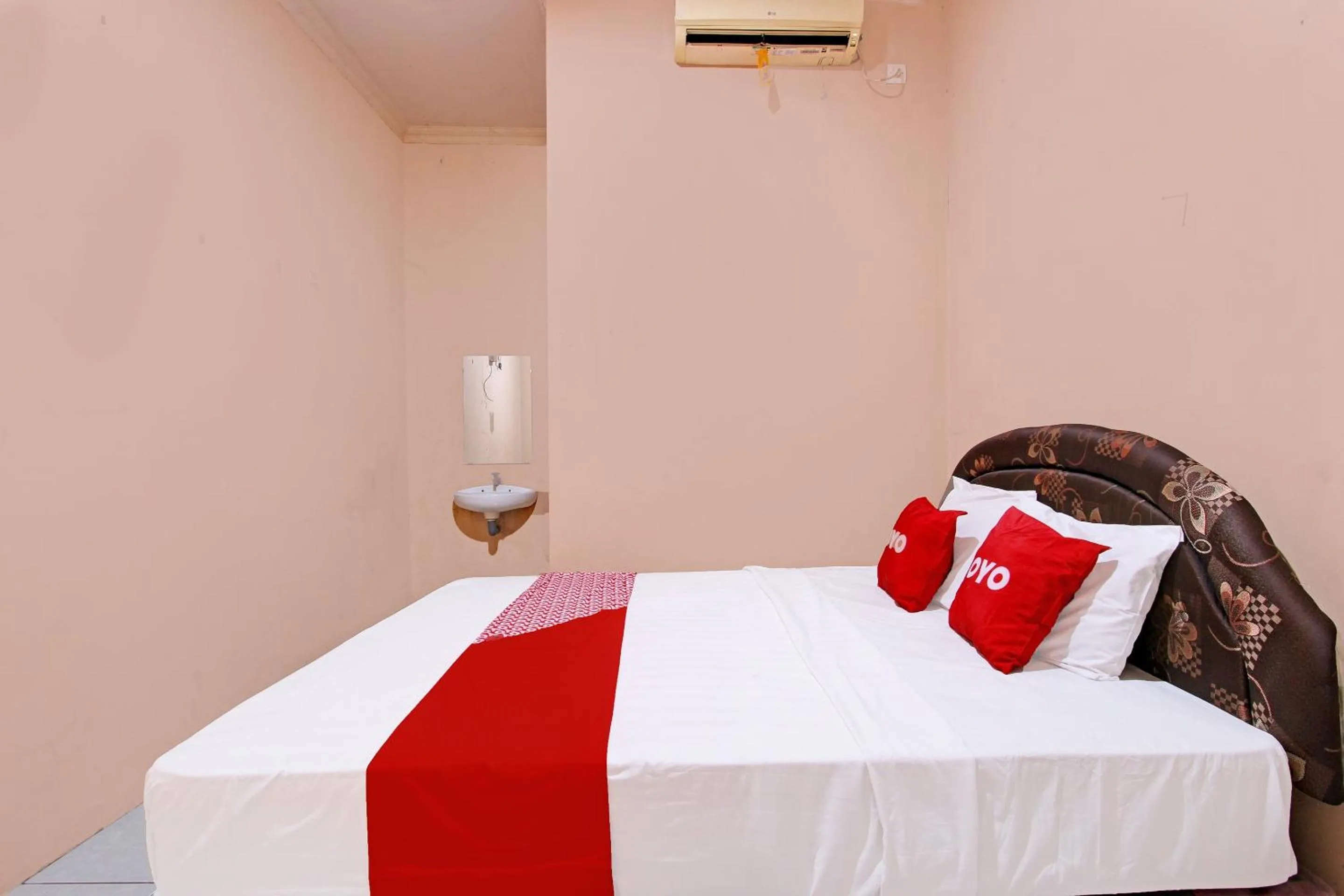 Bedroom, Bed in OYO 92459 Cahyo Kost 2