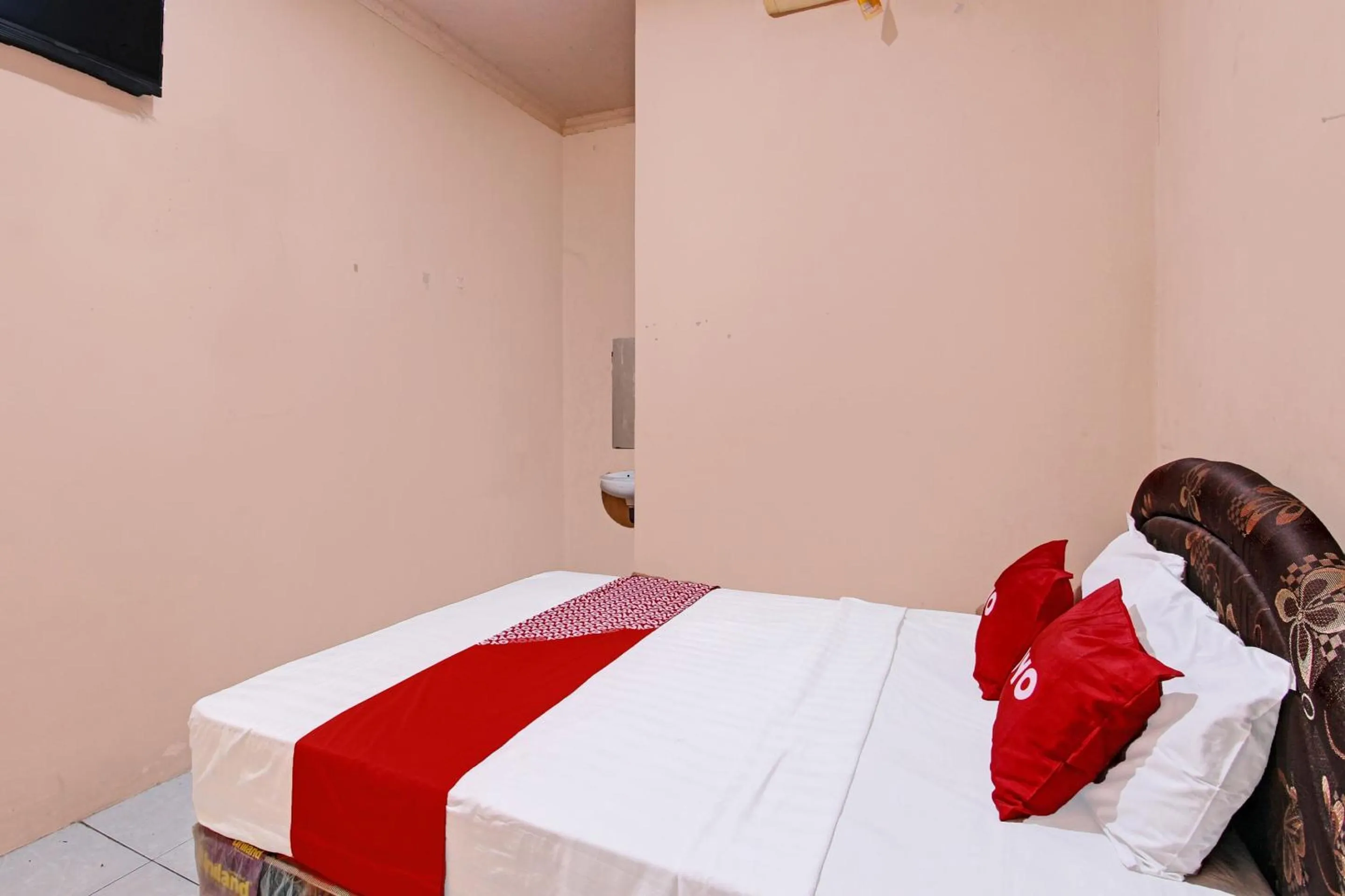 Bedroom, Bed in OYO 92459 Cahyo Kost 2