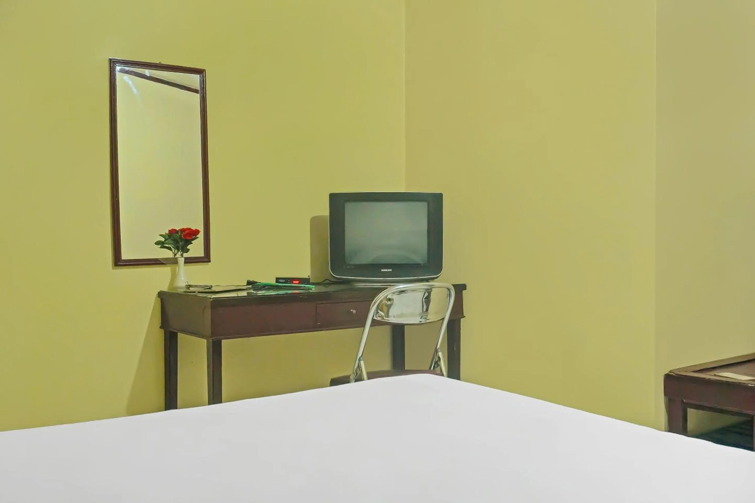 Bedroom, Bed in SPOT ON 92466 Adam Kost Syariah