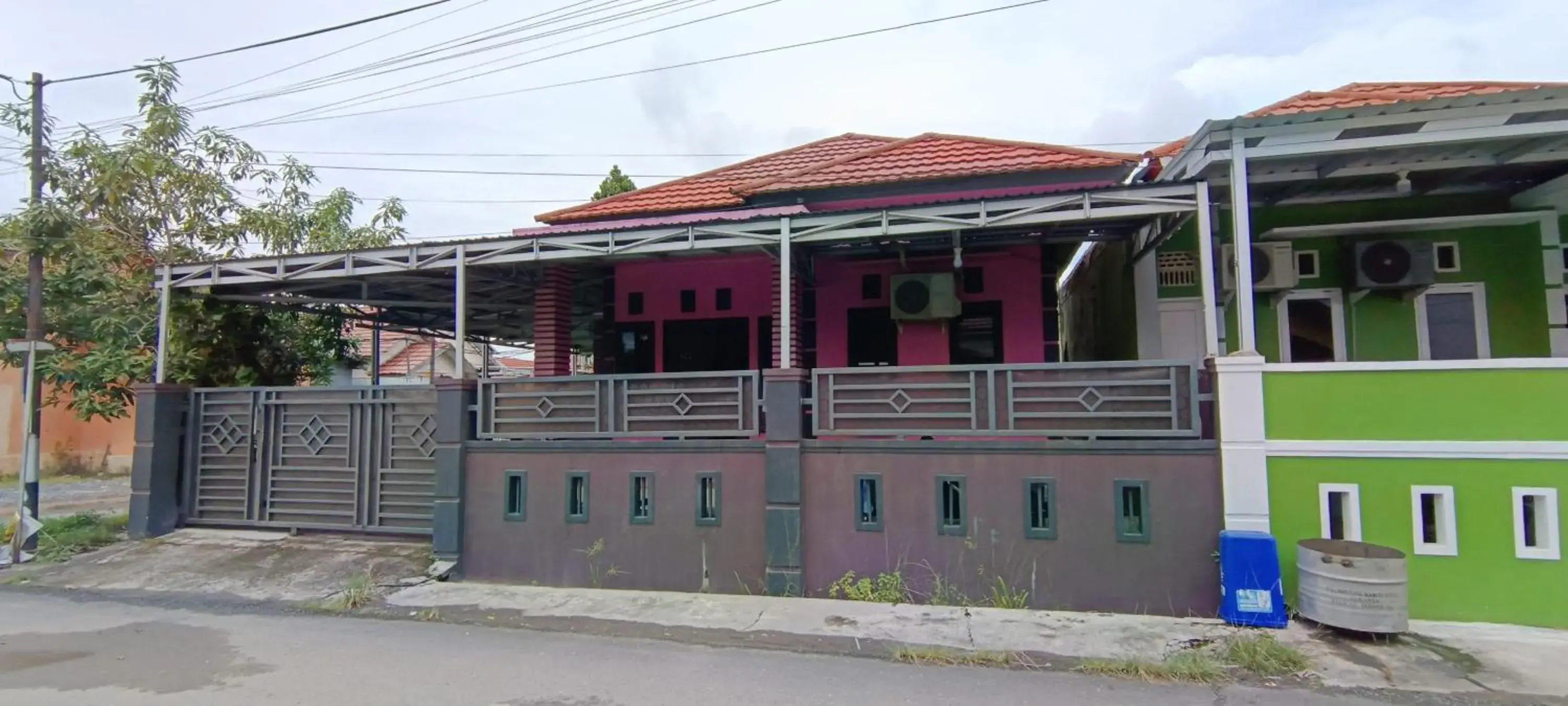 Facade/entrance in SPOT ON 92466 Adam Kost Syariah Facade/entrance in SPOT ON 92466 Adam Kost Syariah