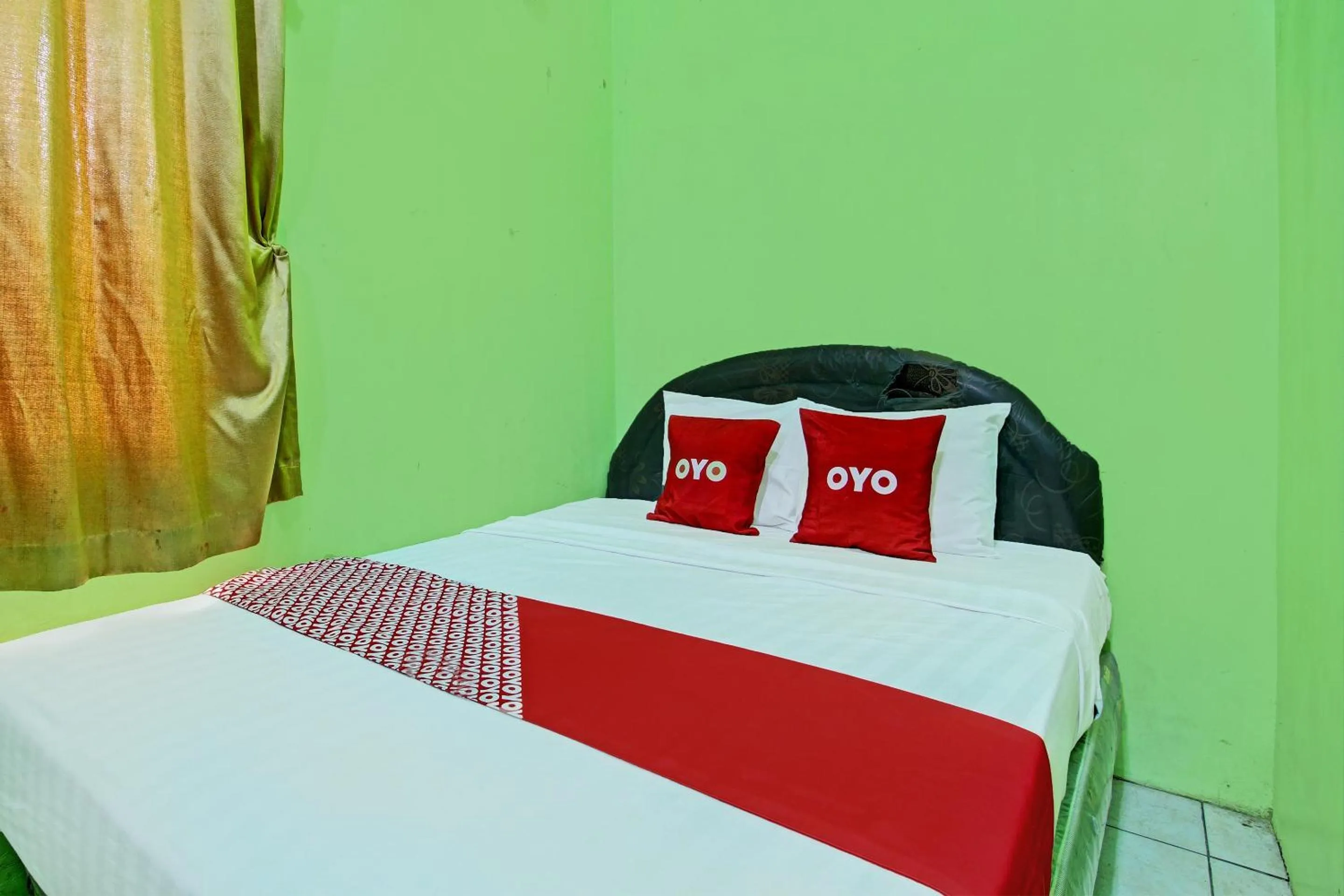 Bedroom, Bed in Hotel O Cahyo Kost 1