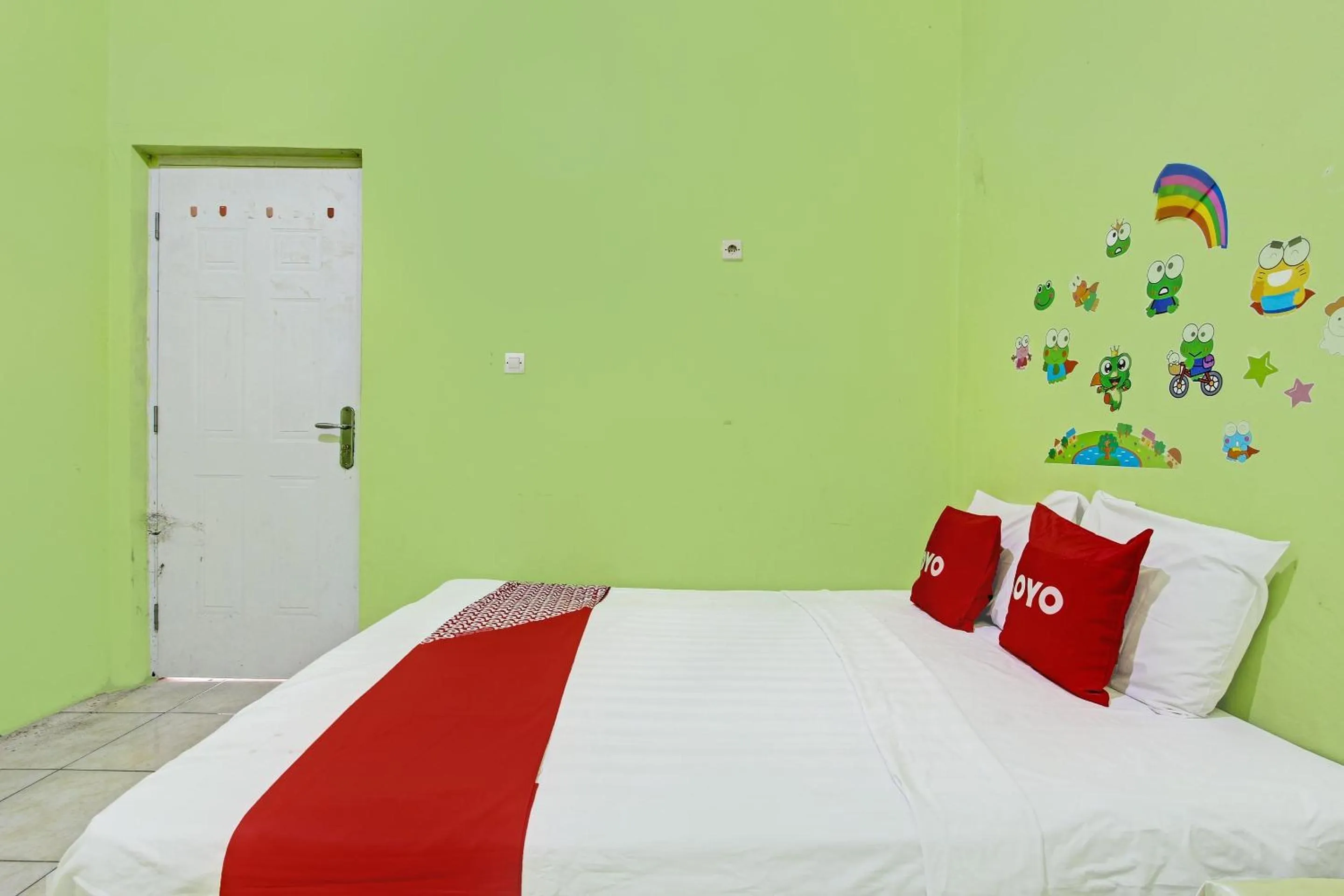 Bedroom, Bed in Hotel O Cahyo Kost 1