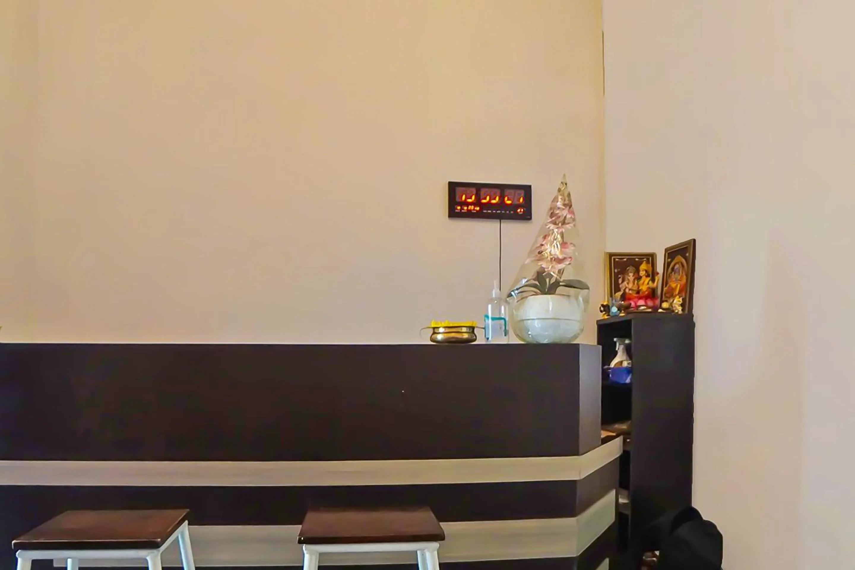 Lobby or reception in OYO 92463 Deli Hotel Medan