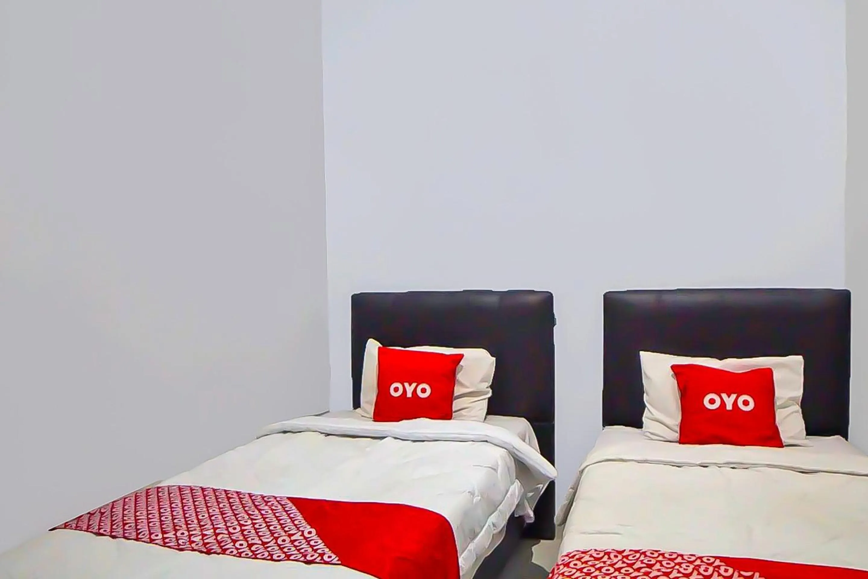 Bedroom in OYO 92463 Deli Hotel Medan