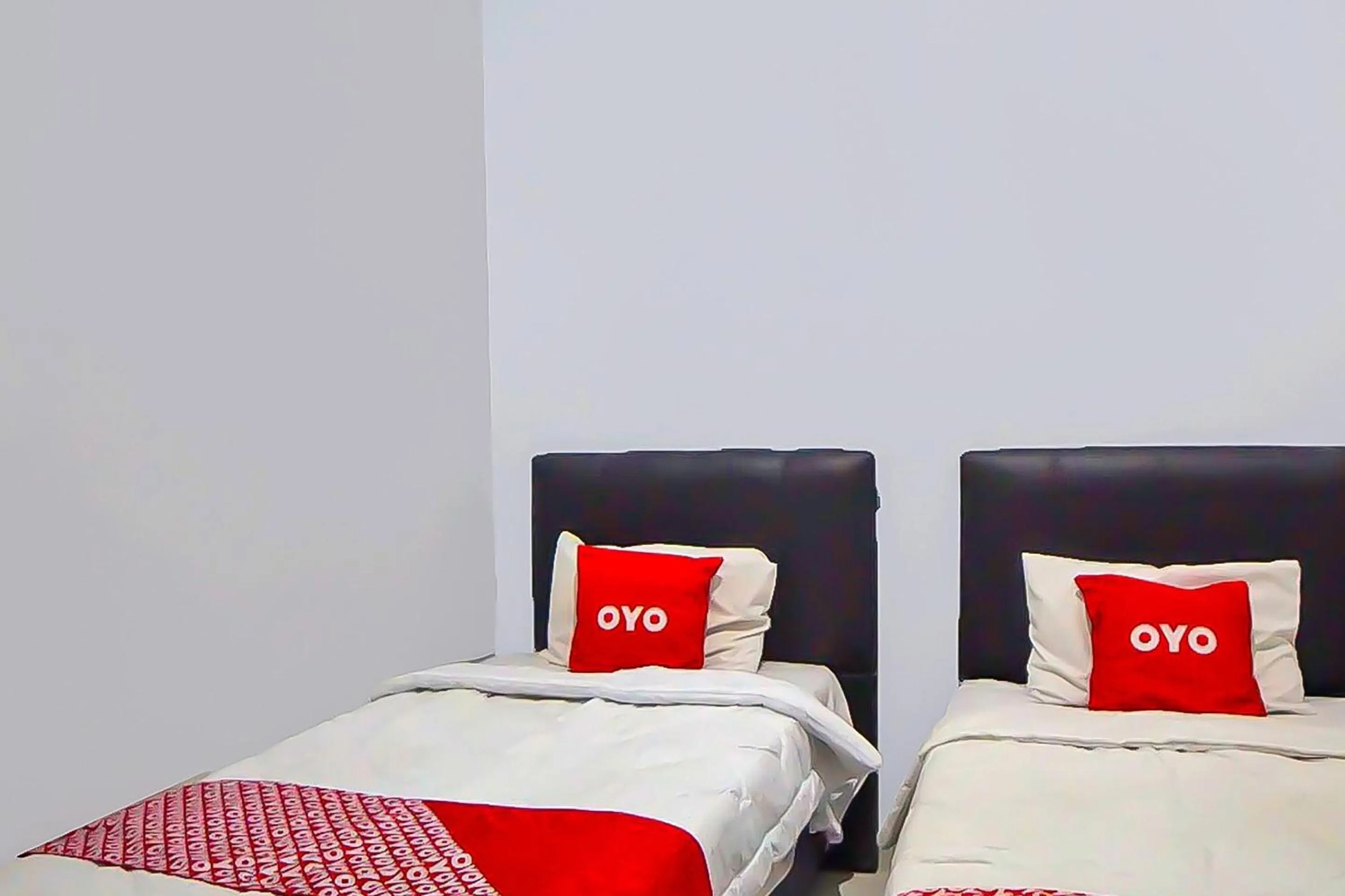 Bedroom in OYO 92463 Deli Hotel Medan