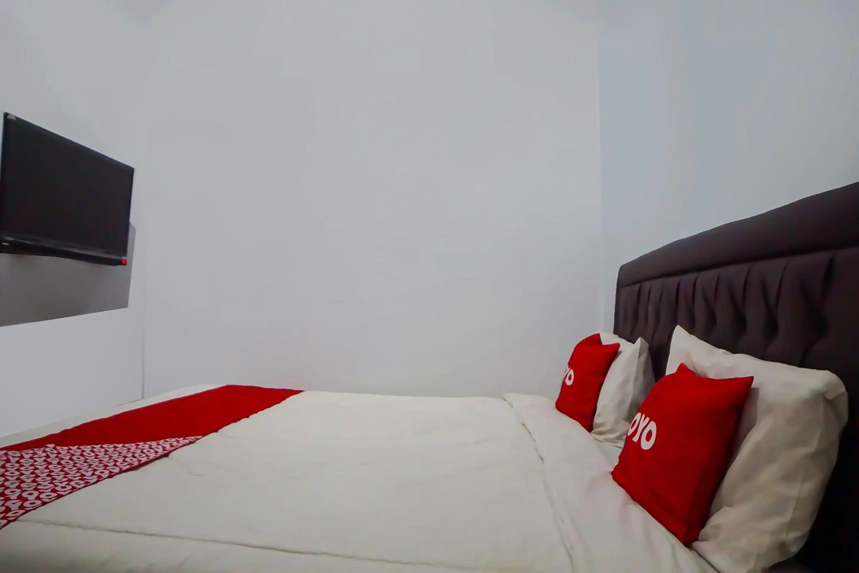 Bedroom in OYO 92463 Deli Hotel Medan