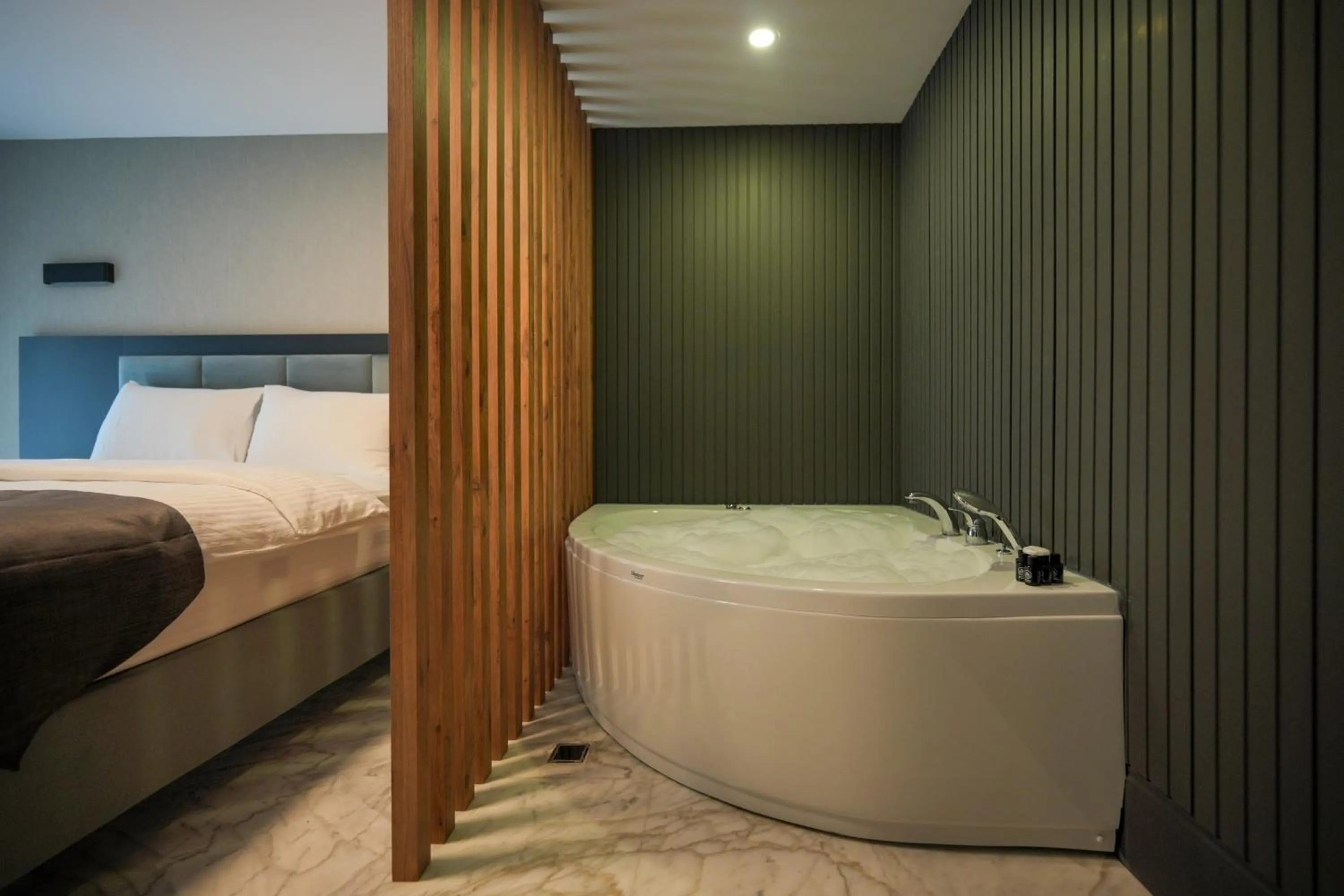 Bed in Hotel Kurucesme Business