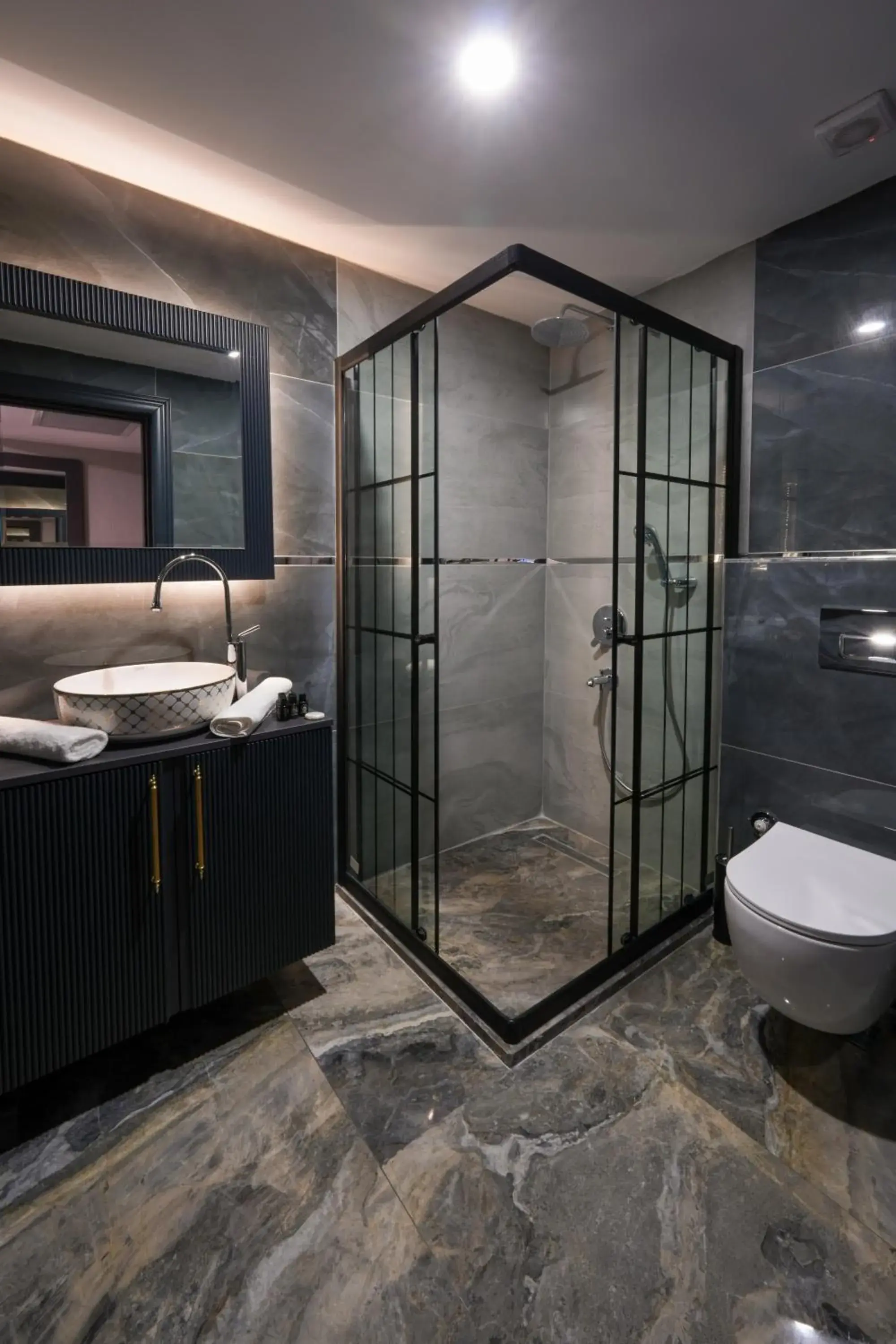 Shower in Hotel Kurucesme Business Shower in Hotel Kurucesme Business