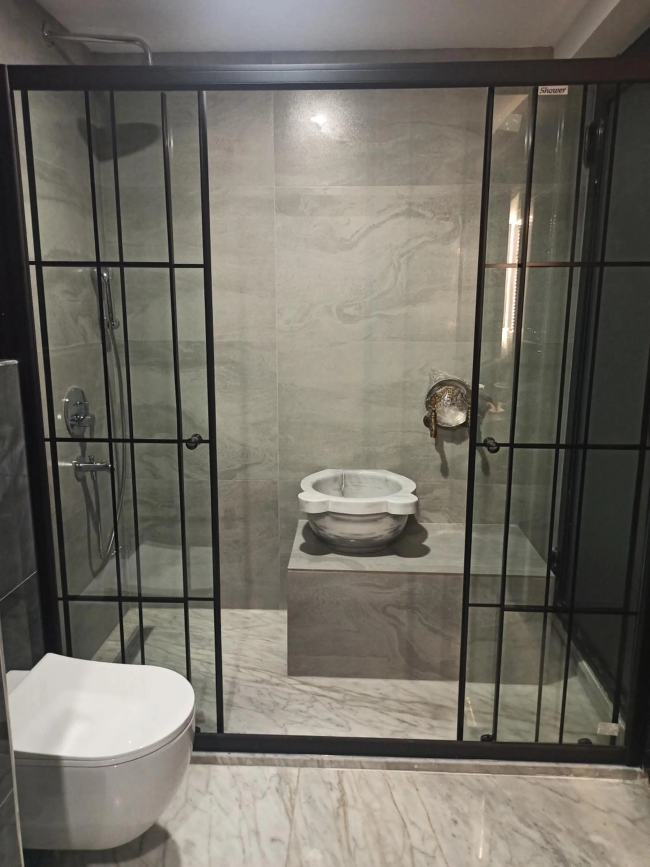 Bathroom in Hotel Kurucesme Business