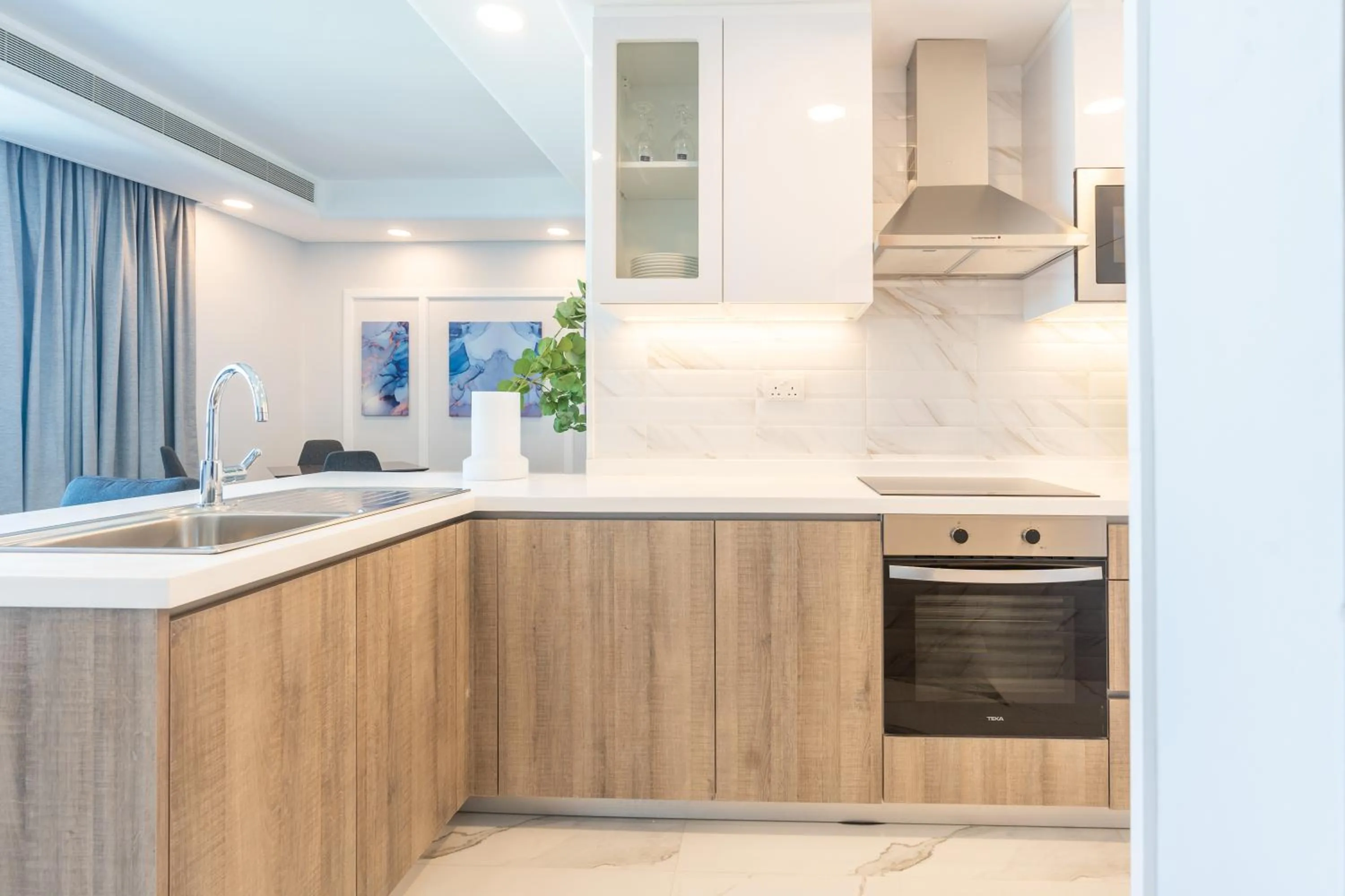 Kitchen or kitchenette in S Plaza Suites Hotel