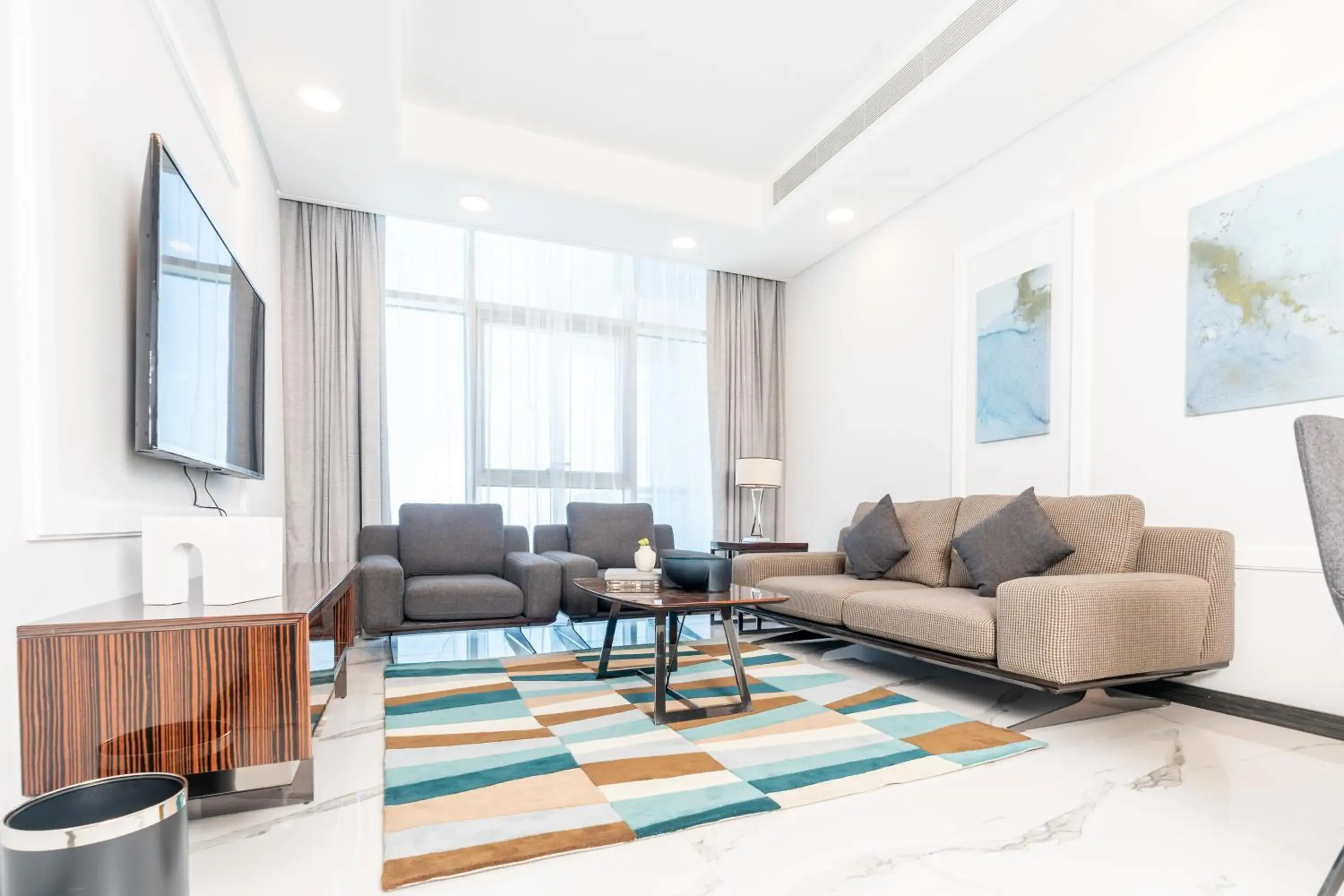 Living room in S Plaza Suites Hotel Living room in S Plaza Suites Hotel