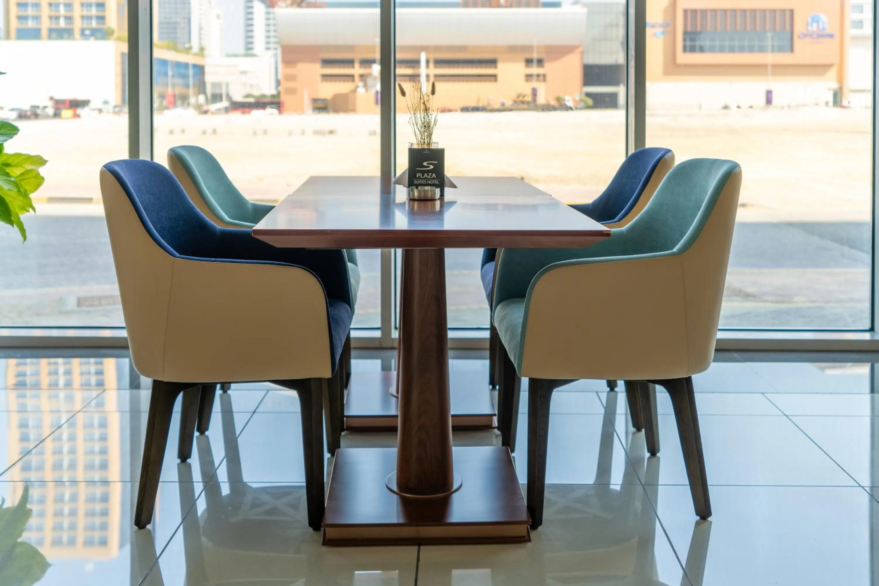 Dining area in S Plaza Suites Hotel