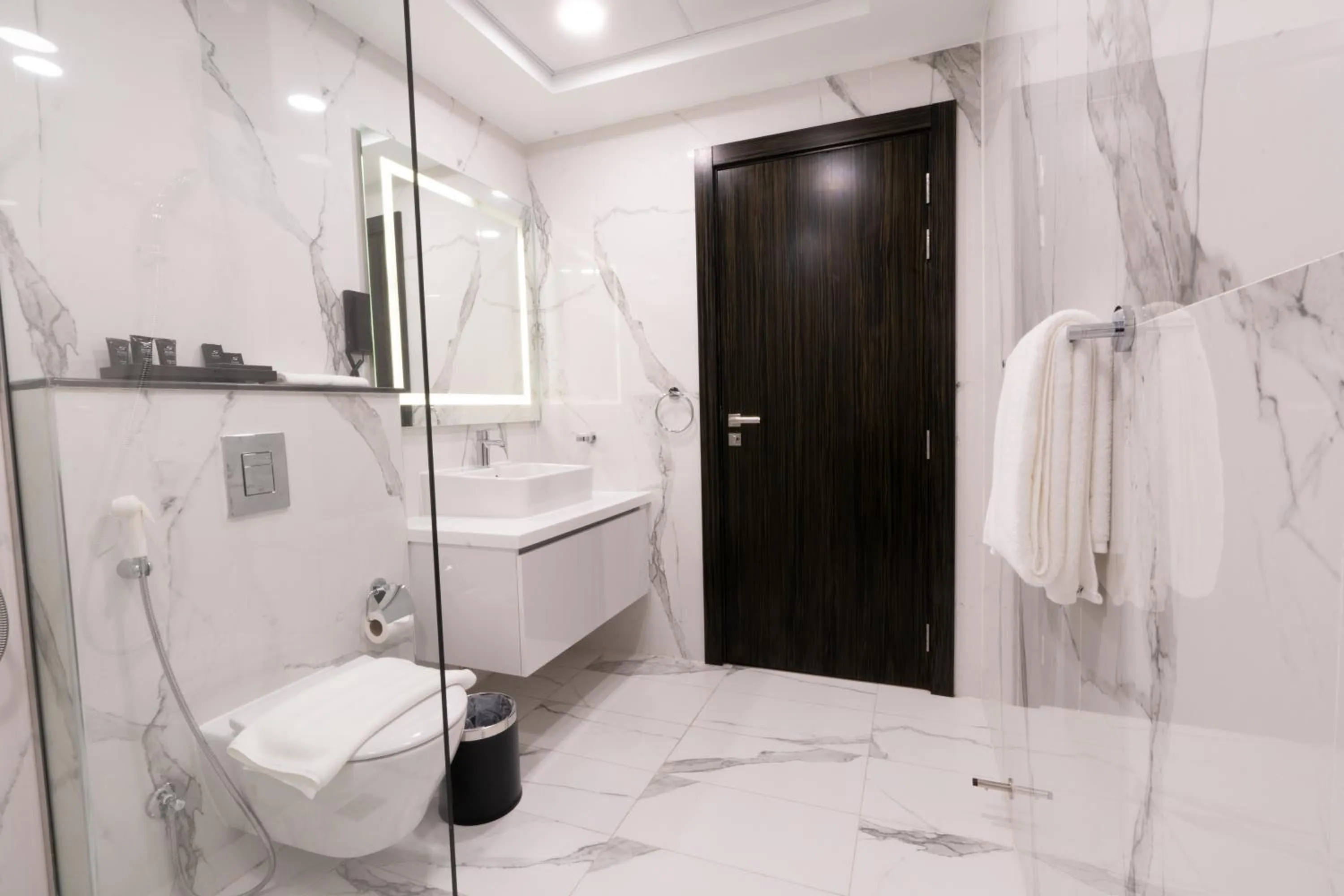 Bathroom in S Plaza Suites Hotel