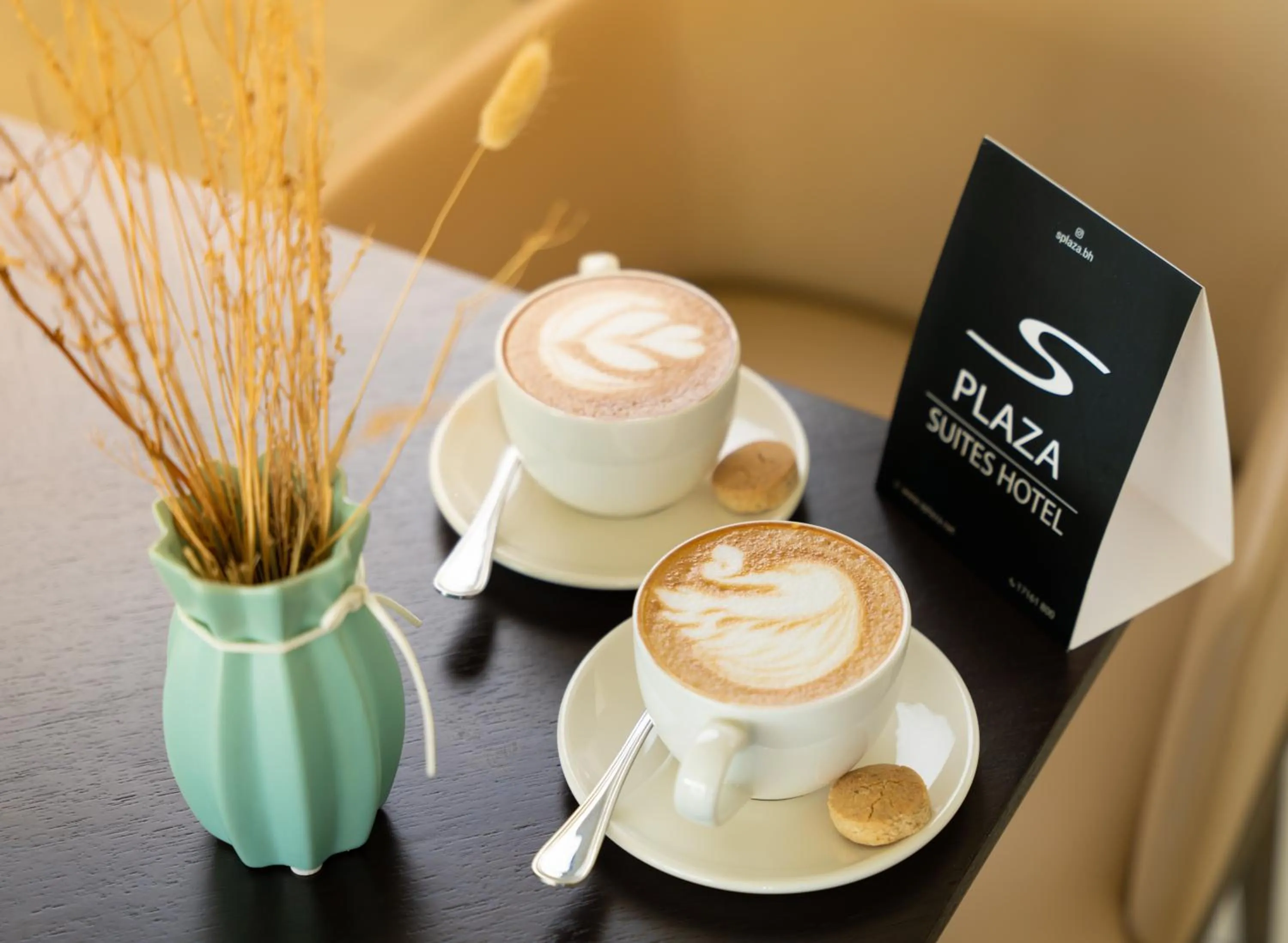 Coffee/tea facilities in S Plaza Suites Hotel