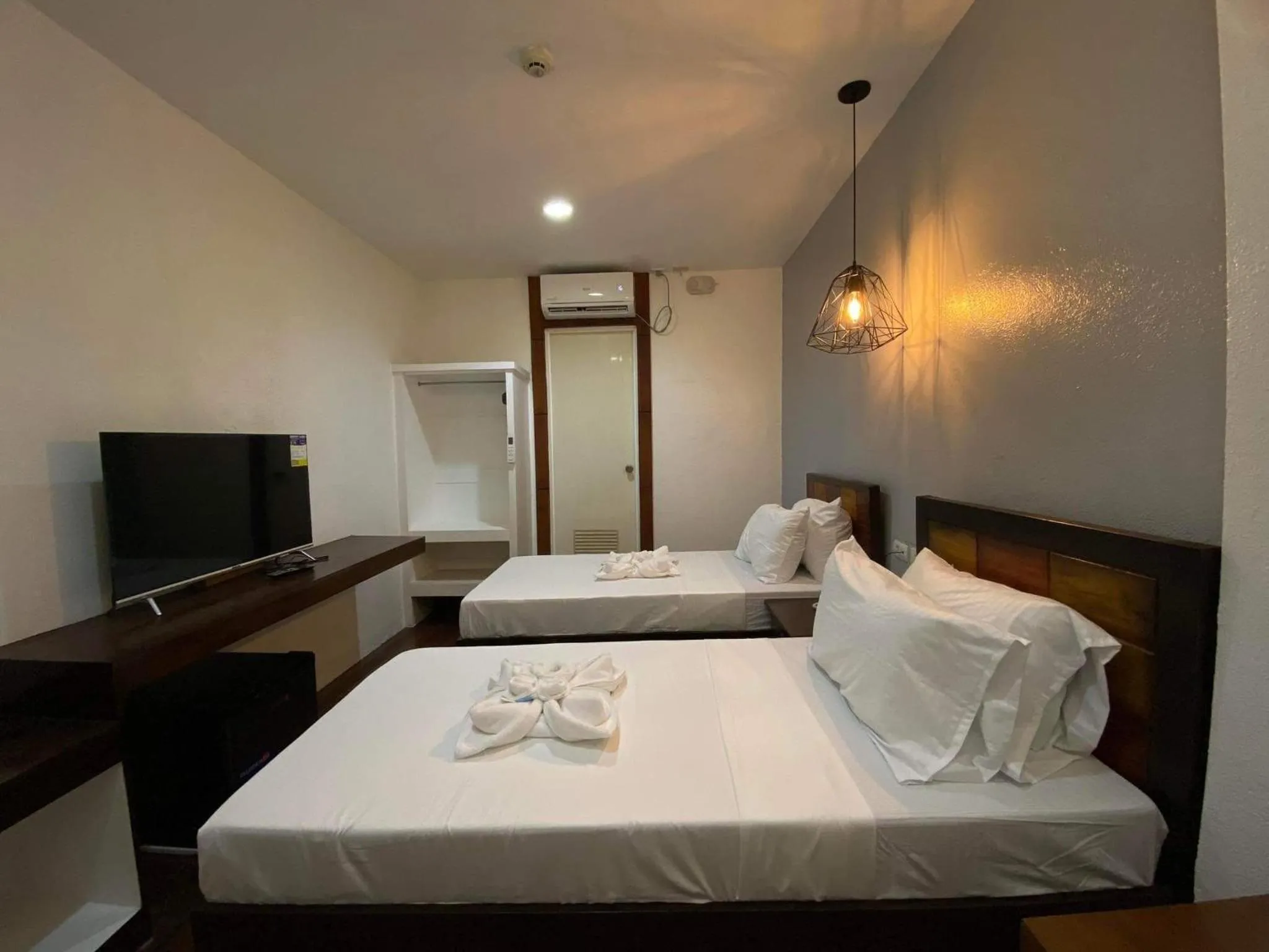 Bedroom, Bed in Dumaguete Seafront Hotel
