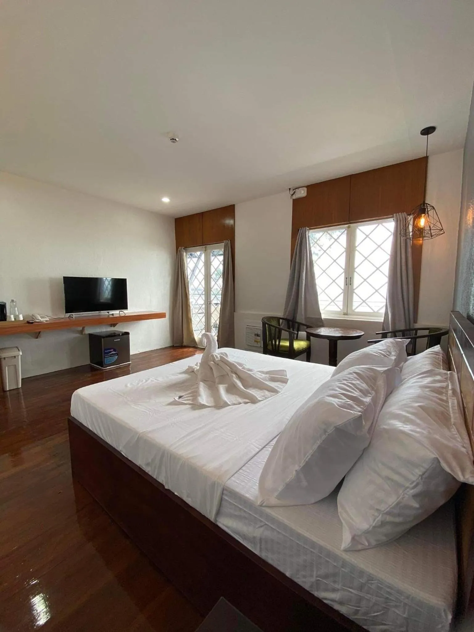 Bed in Dumaguete Seafront Hotel