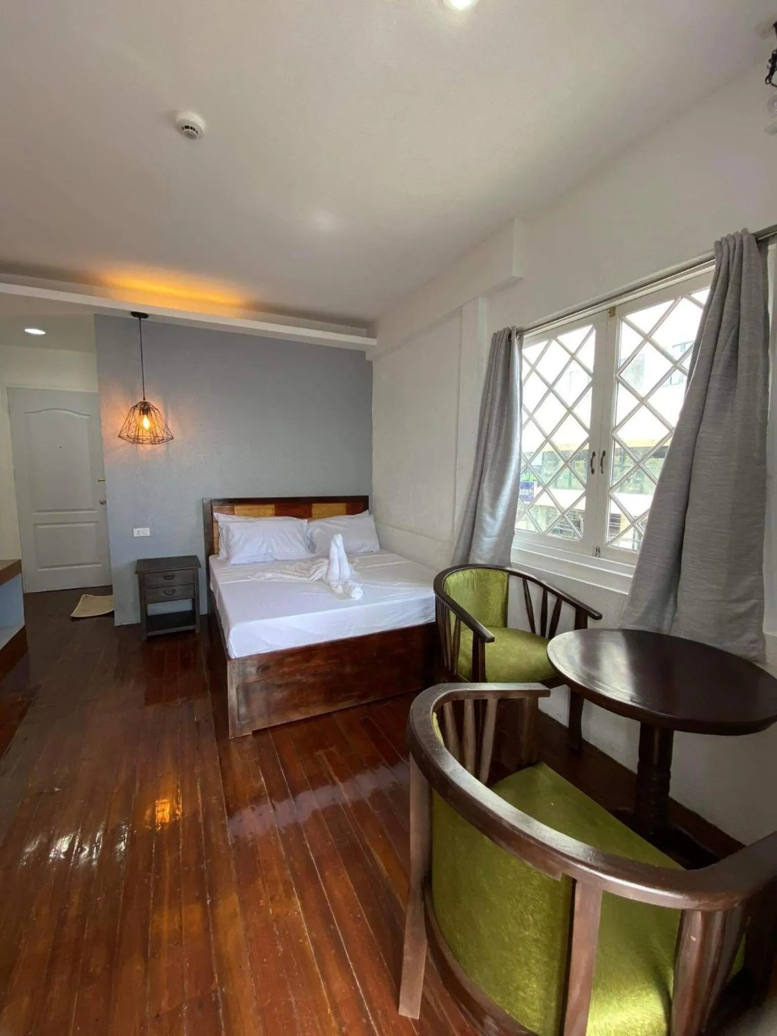 Bed in Dumaguete Seafront Hotel