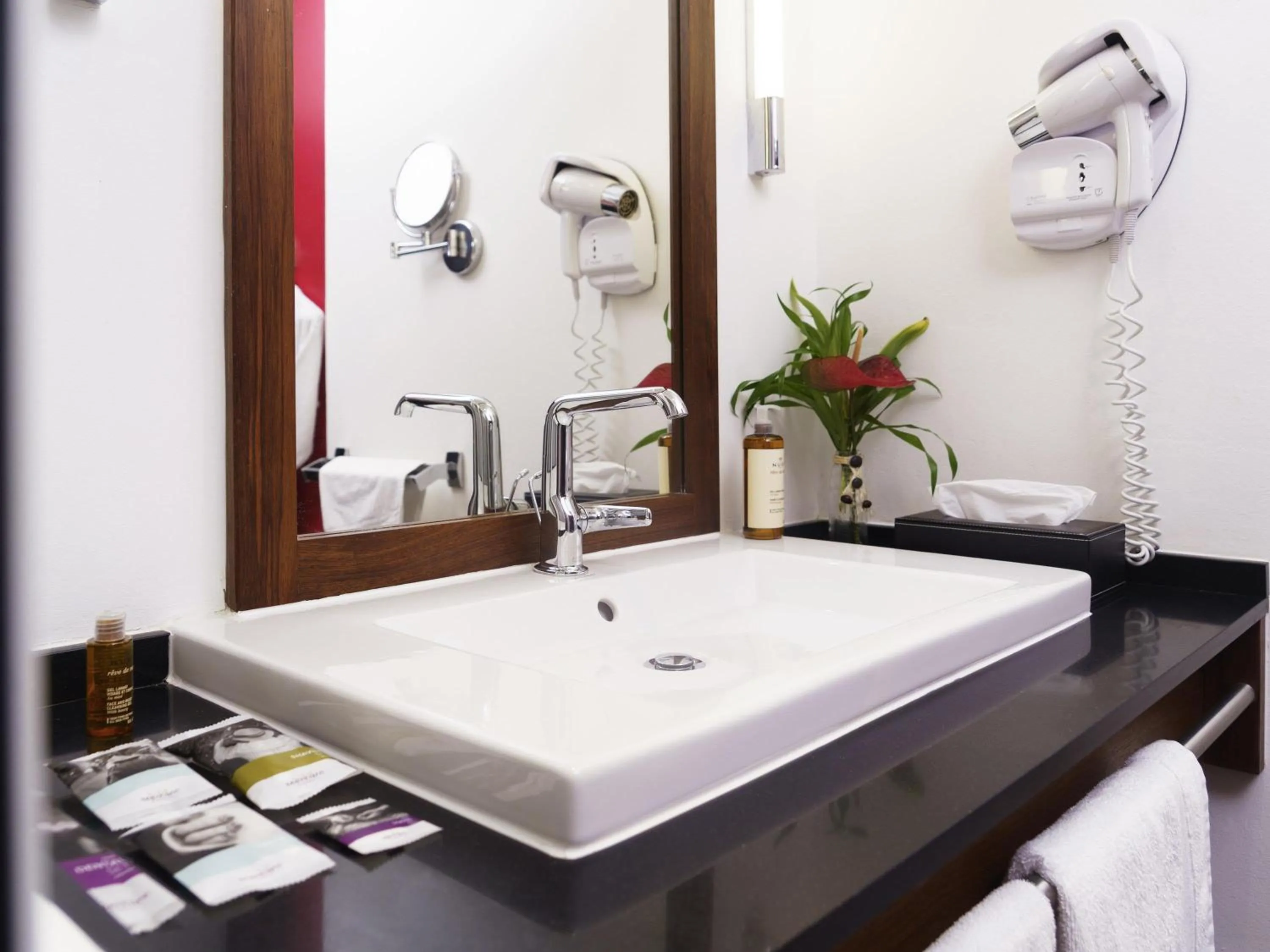 Bedroom in Hotel Mercure Kourou Ariatel