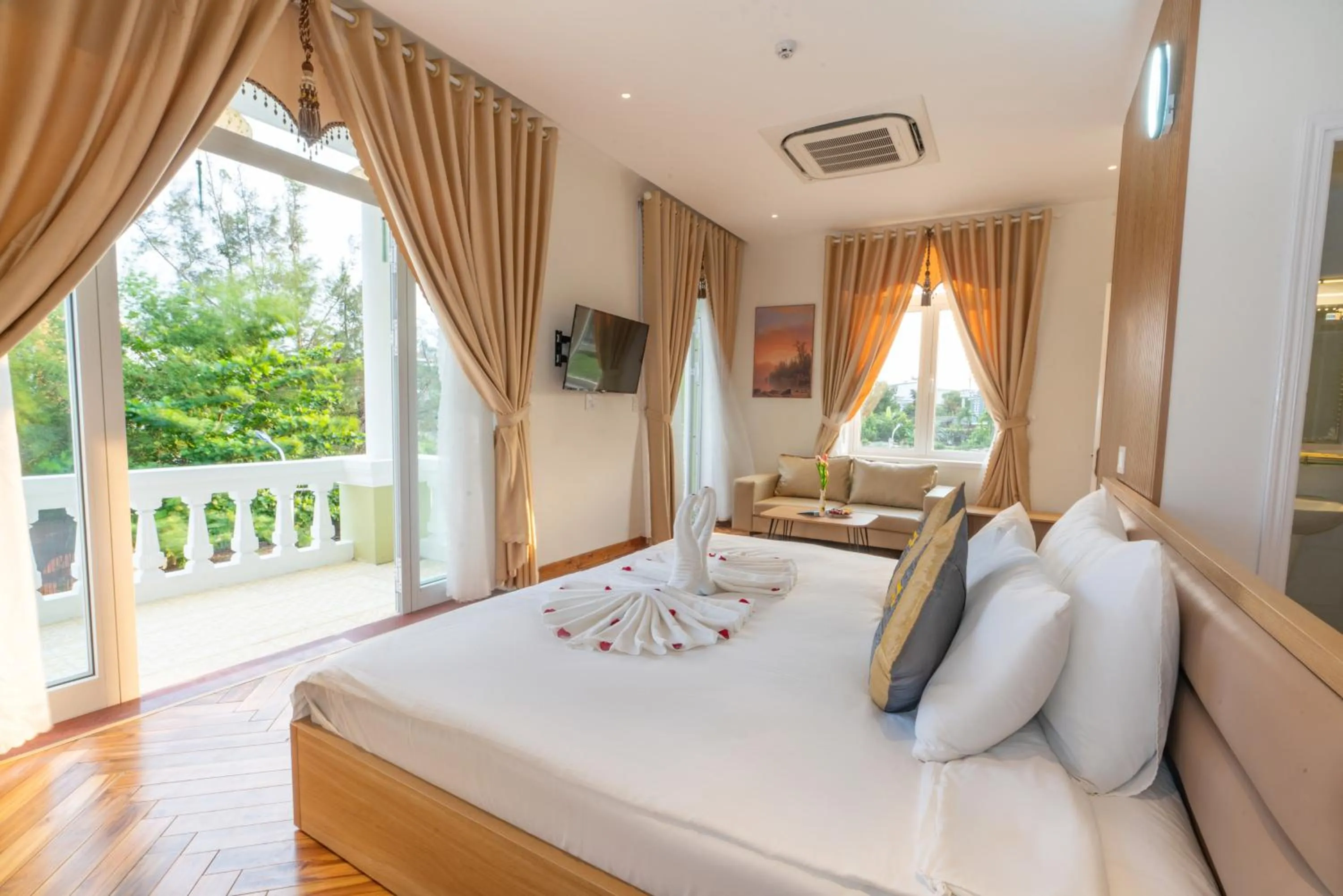 Bed in Hawal Boutique Villa Hoi An