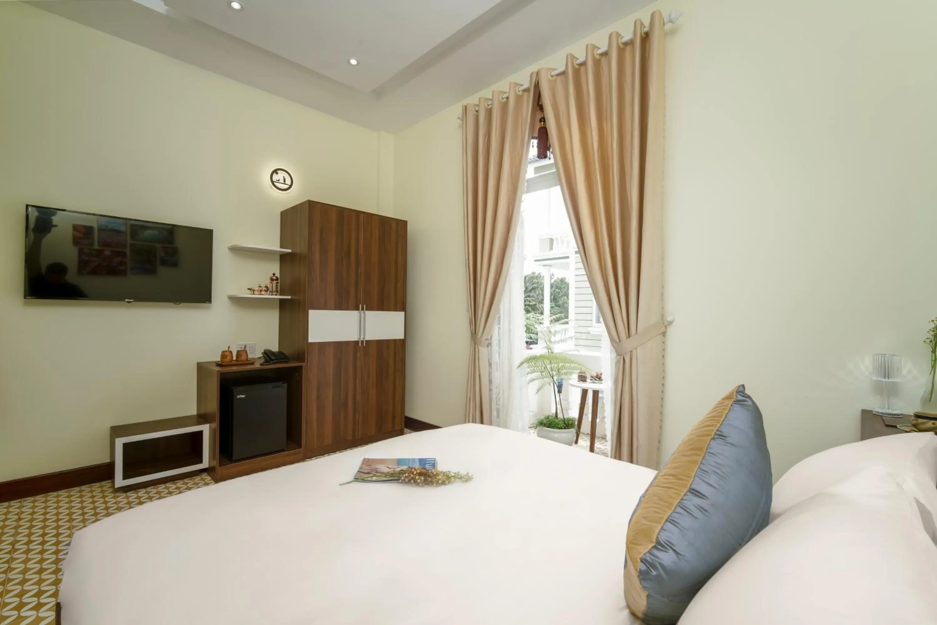 Communal lounge/ TV room, Bed in Hawal Boutique Villa Hoi An