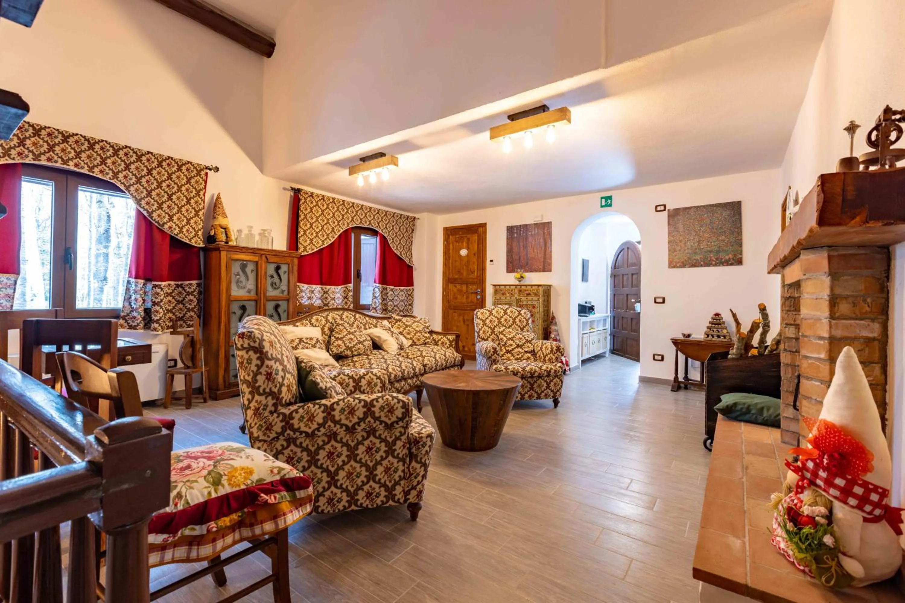 Communal lounge/ TV room, Lobby/Reception in La Corteccia del Faggio