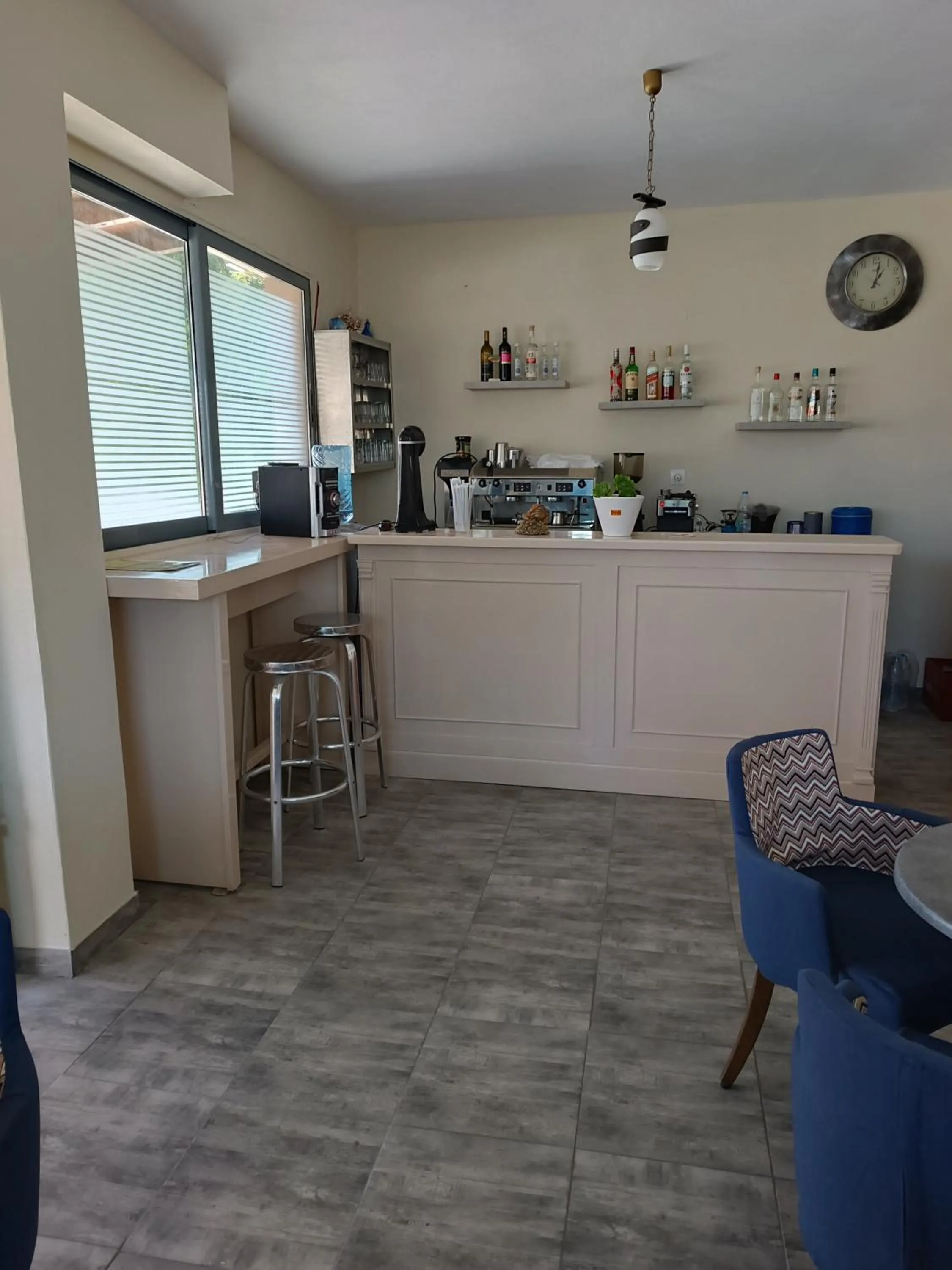 Lounge or bar in GOLDEN BEACH