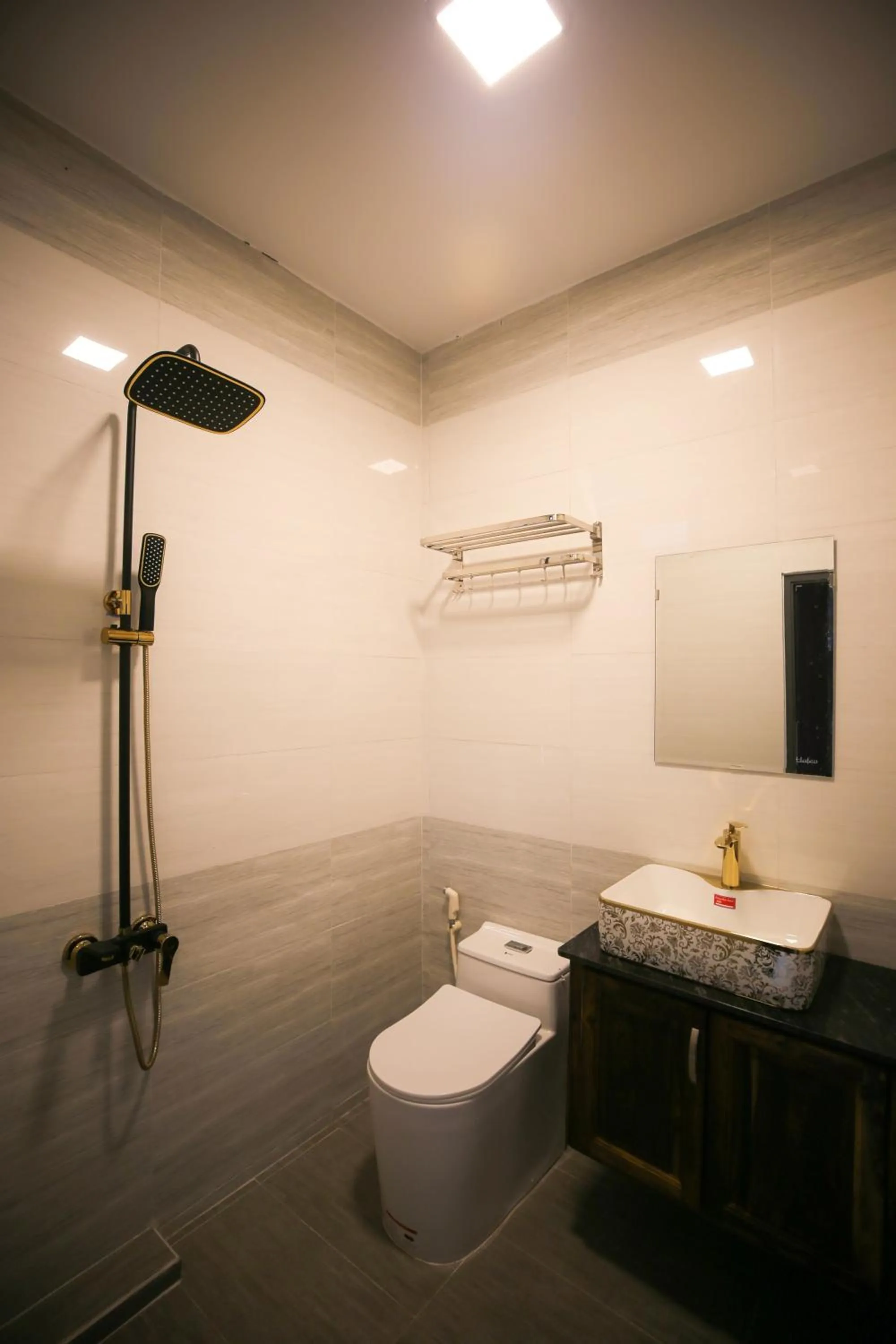 Toilet in Ngọc Đông Phương Villa Home