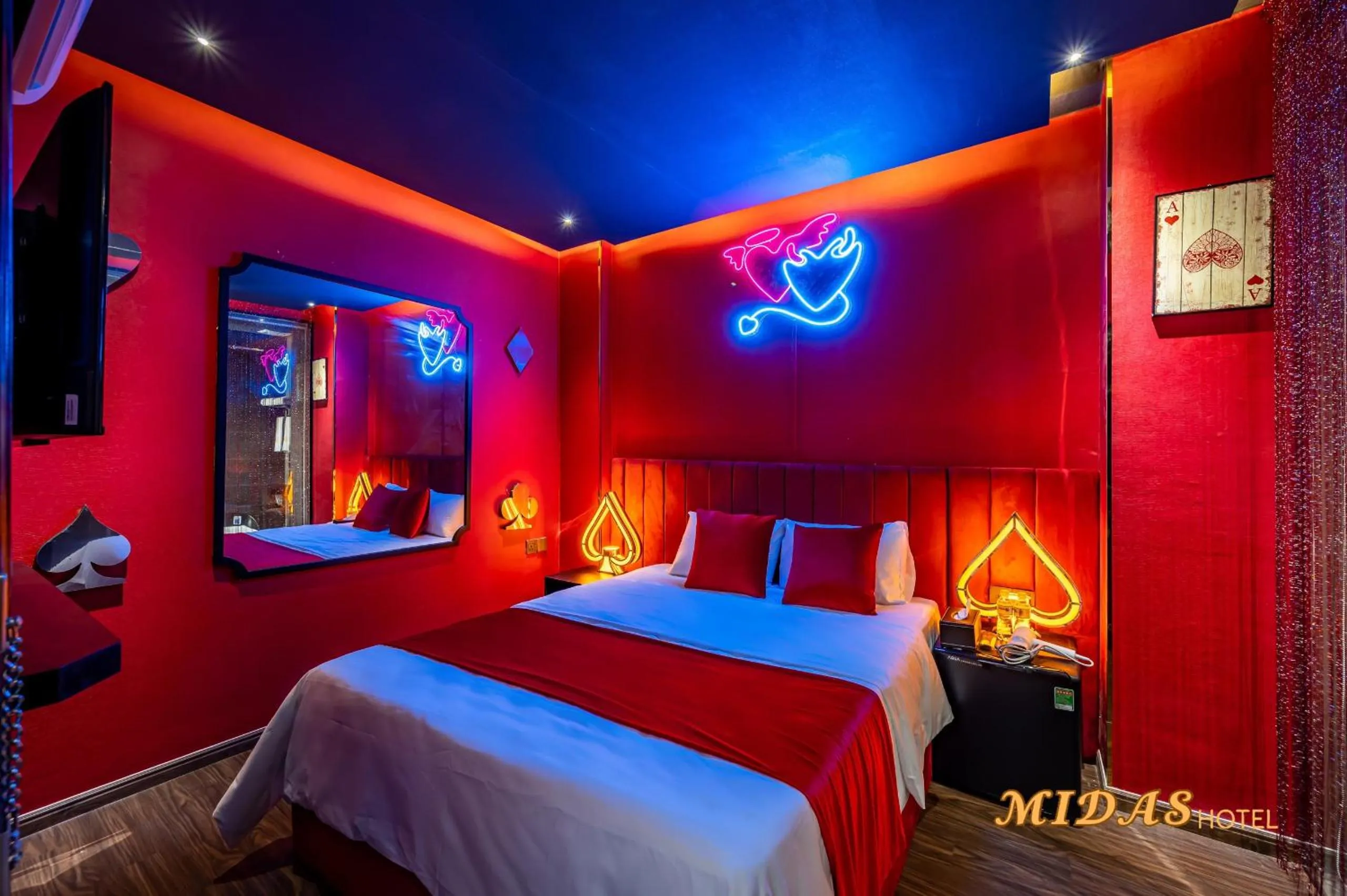 Photo of the whole room, Bed in Midas Hotel