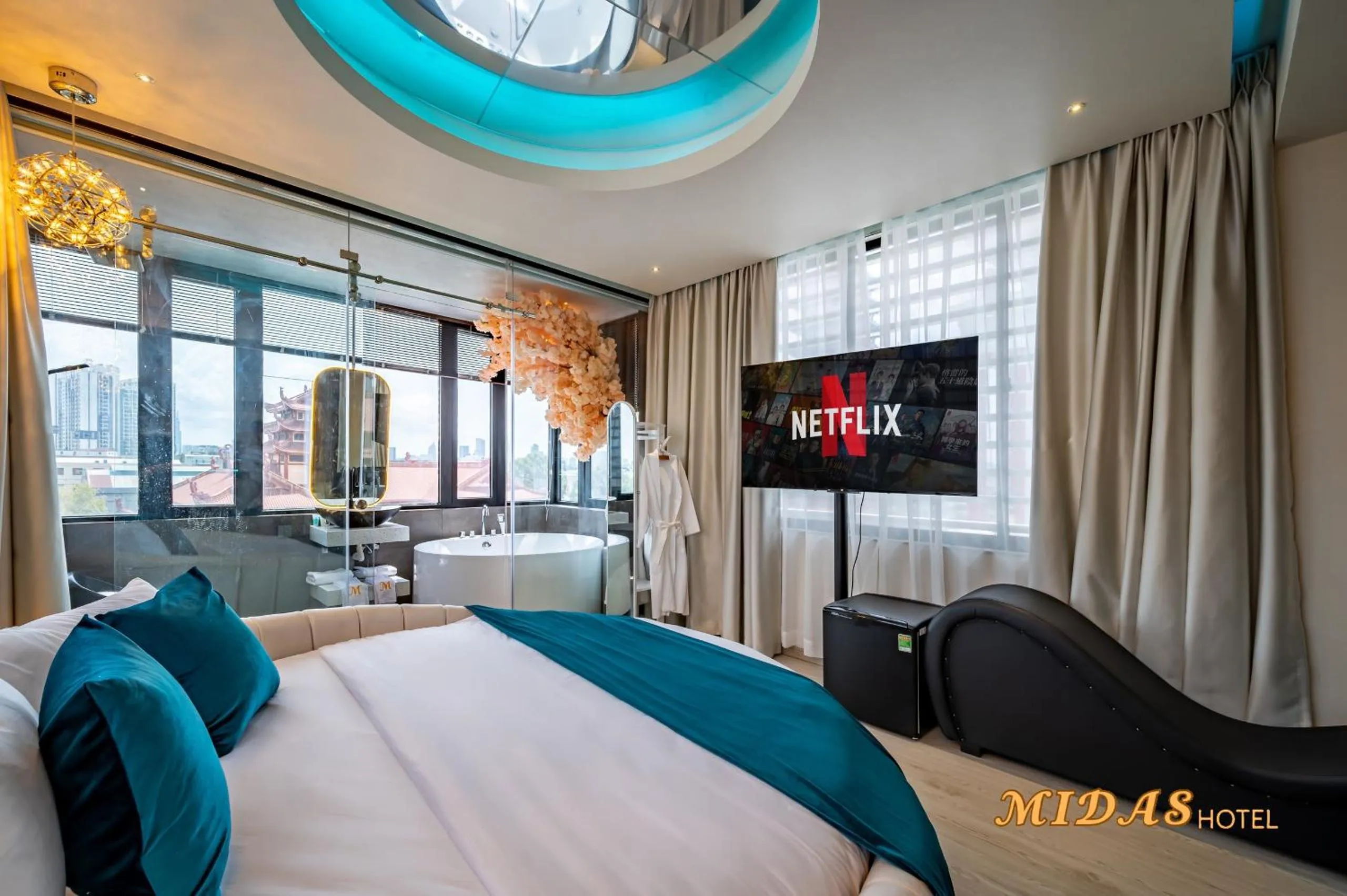 Photo of the whole room, Bed in Midas Hotel