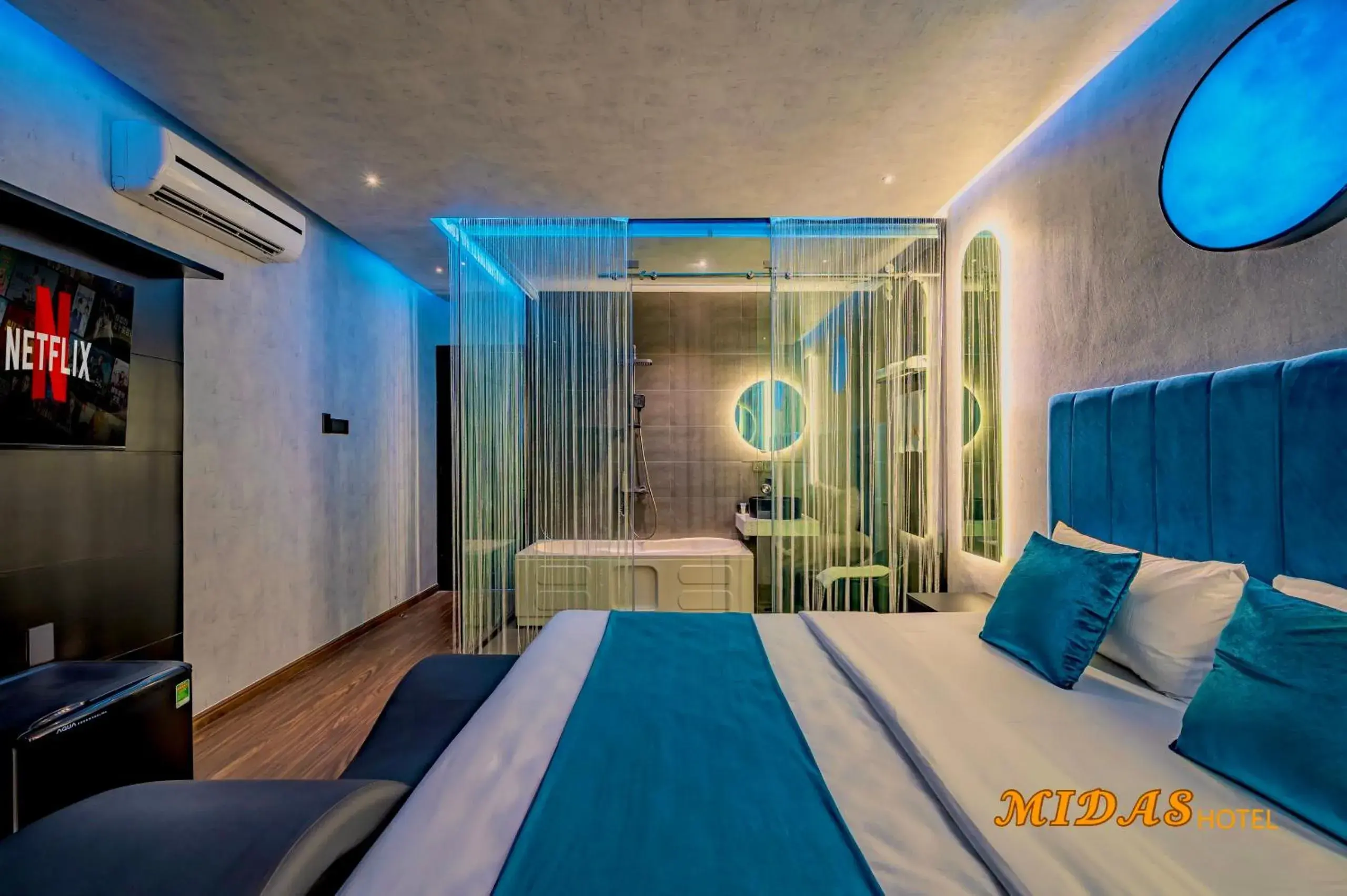 TV and multimedia, Bed in Midas Hotel TV and multimedia, Bed in Midas Hotel