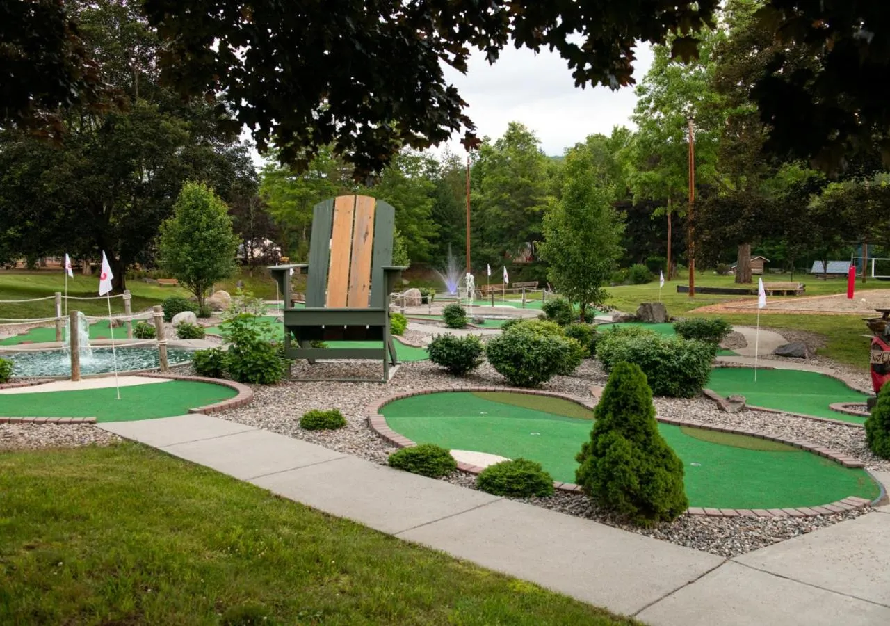 Minigolf in Lodge at Schroon Lake