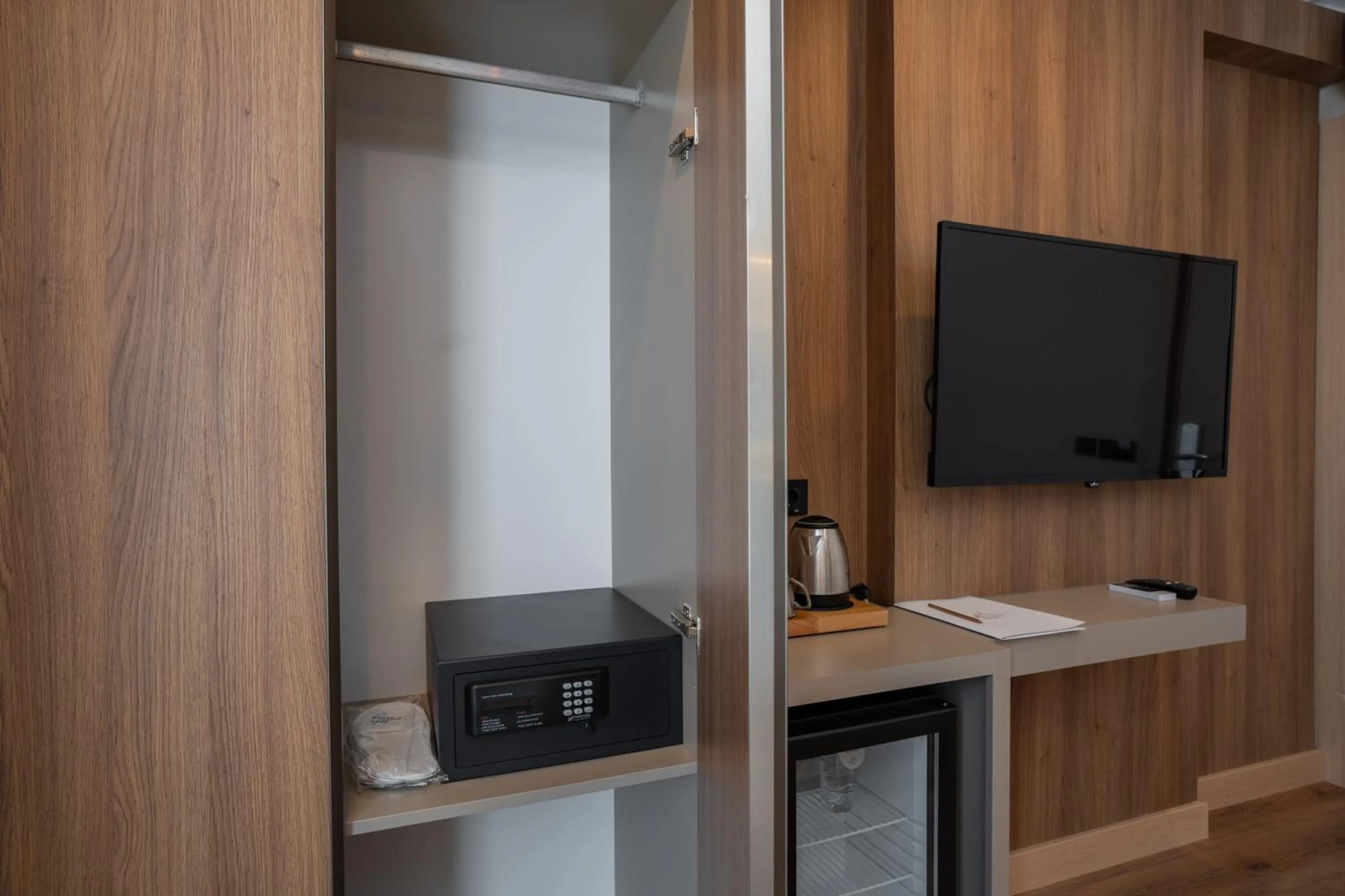 TV and multimedia in Perast City Hotel