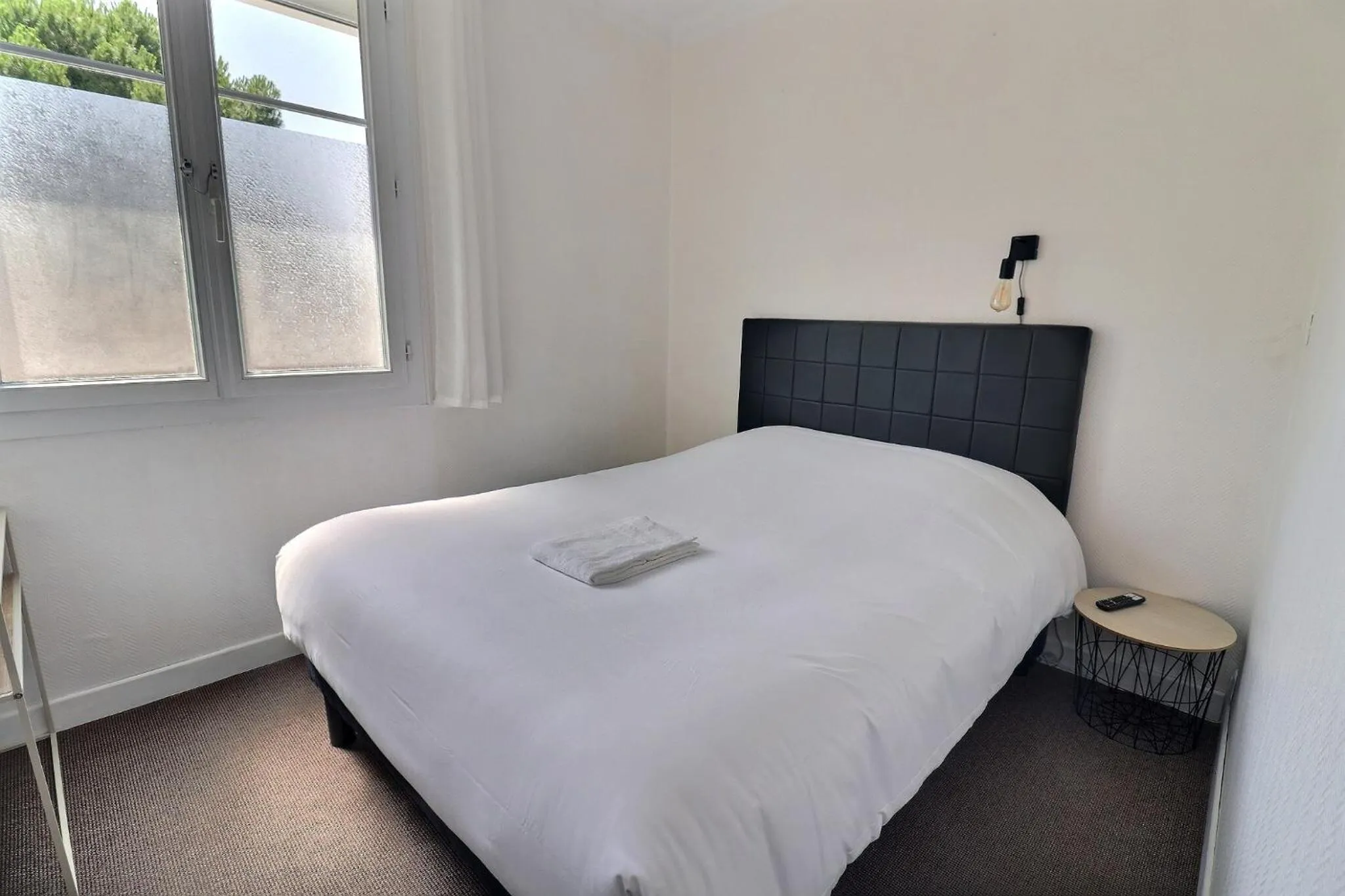 Bedroom, Bed in Hôtel Le Smile