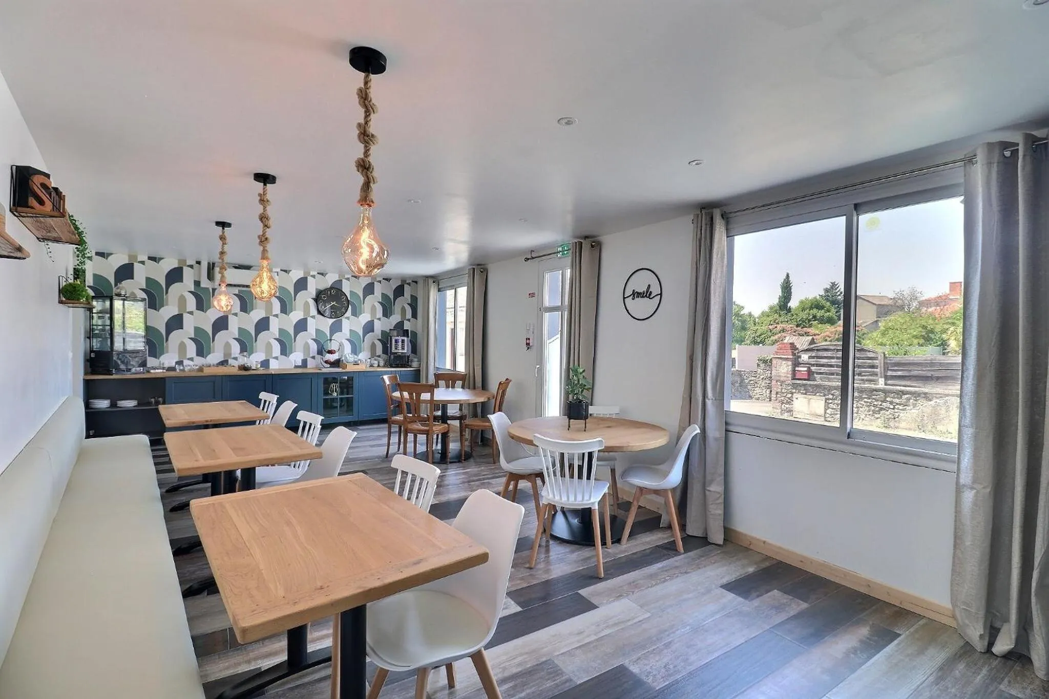 Buffet breakfast in Hôtel Le Smile