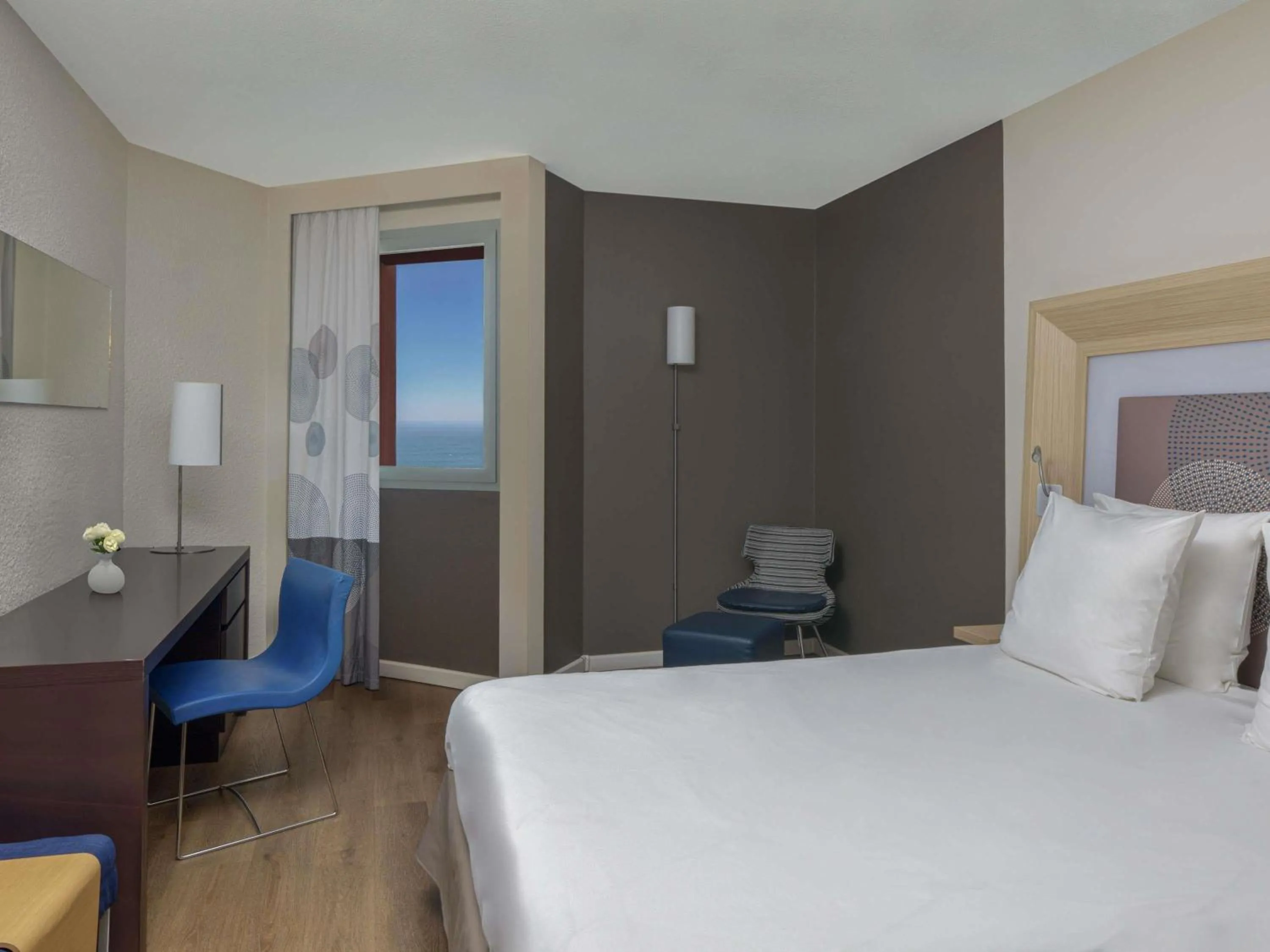 Bedroom, Bed in Novotel Dakar