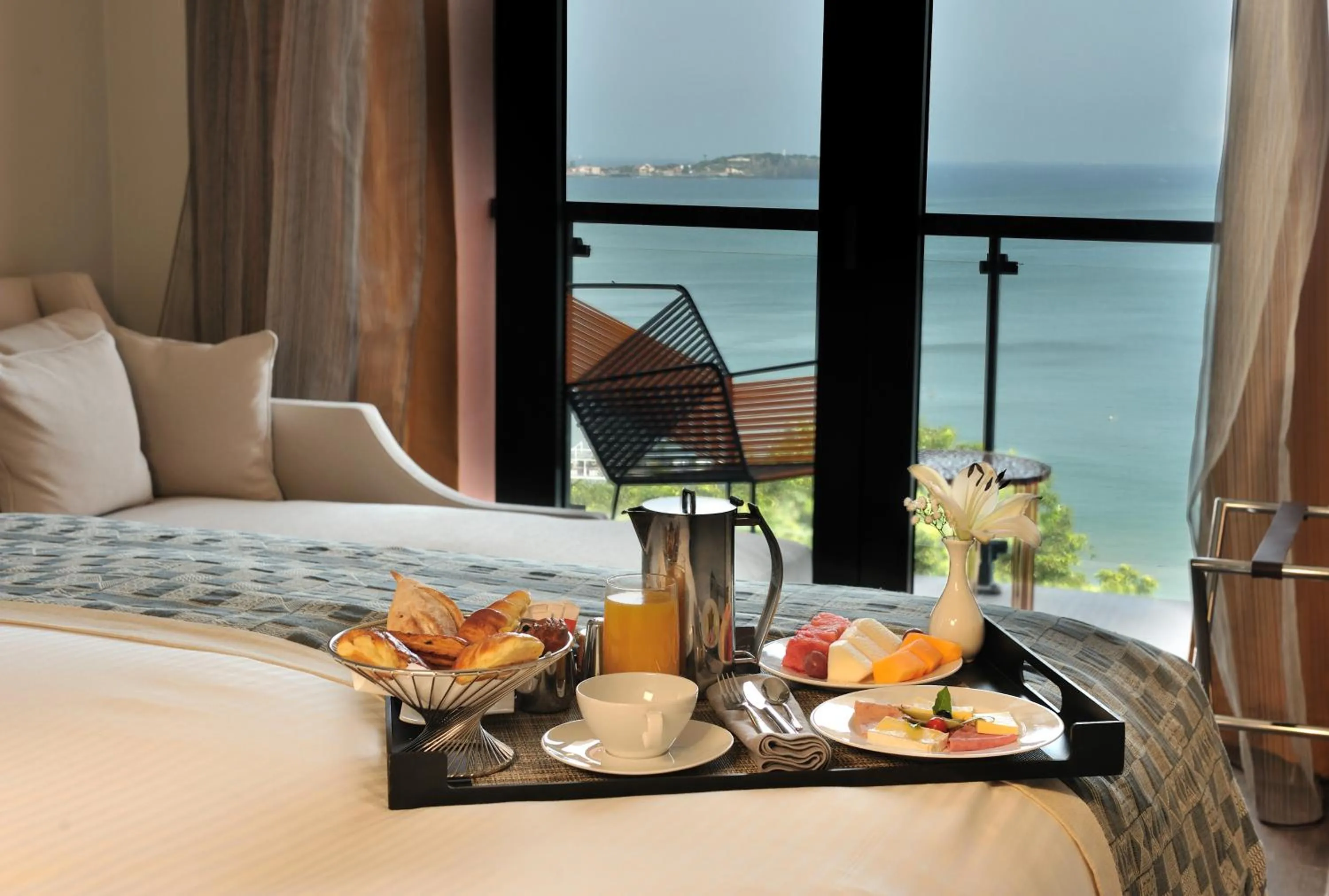 Food close-up, Bed in Pullman Dakar Teranga