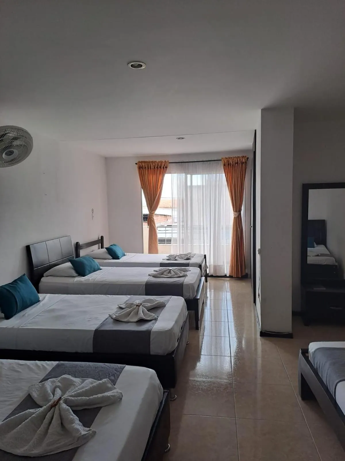 Family Room with Balcony in Hotel Bolivariano