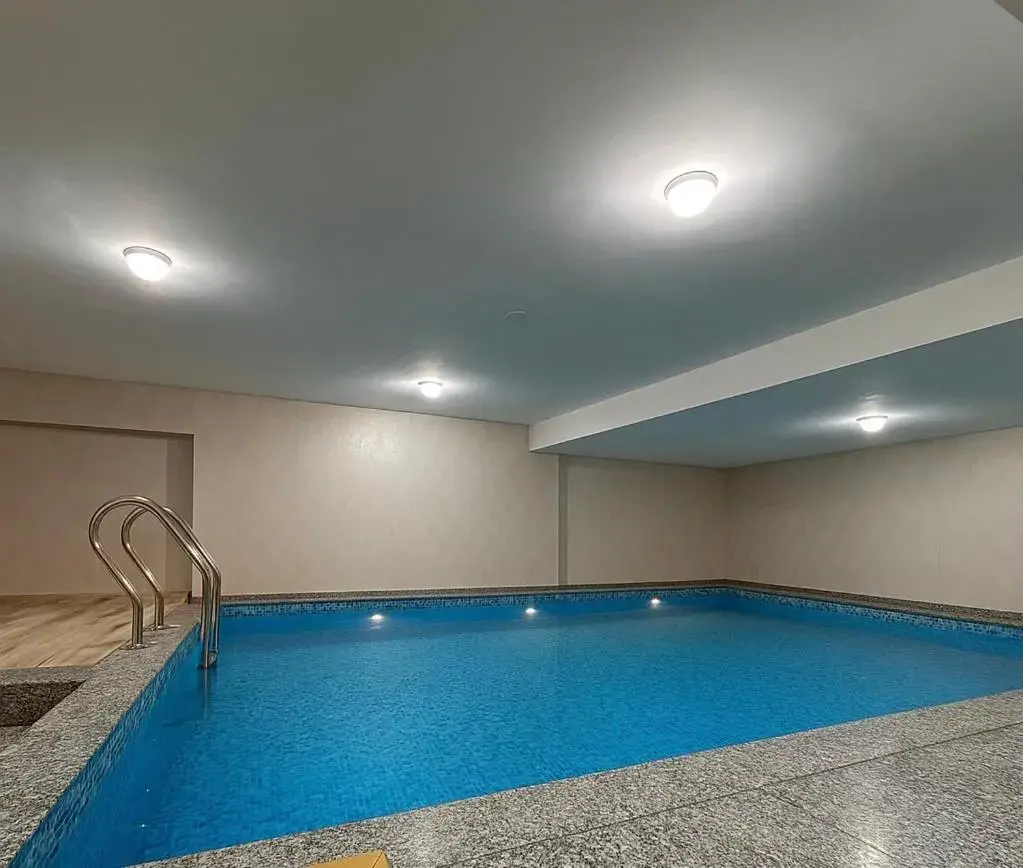 Swimming pool in Tripli Hotels White Manor Swimming pool in Tripli Hotels White Manor