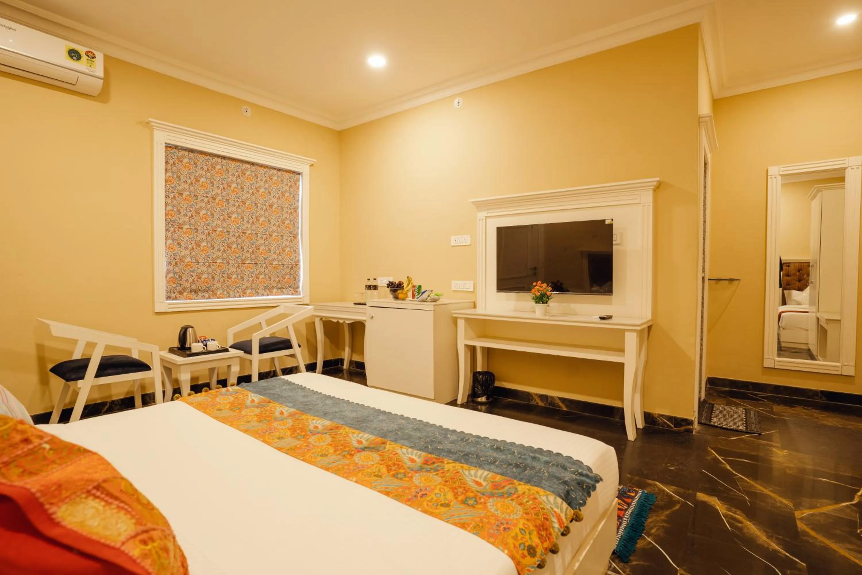 Photo of the whole room, Bed in Tripli Hotels White Manor