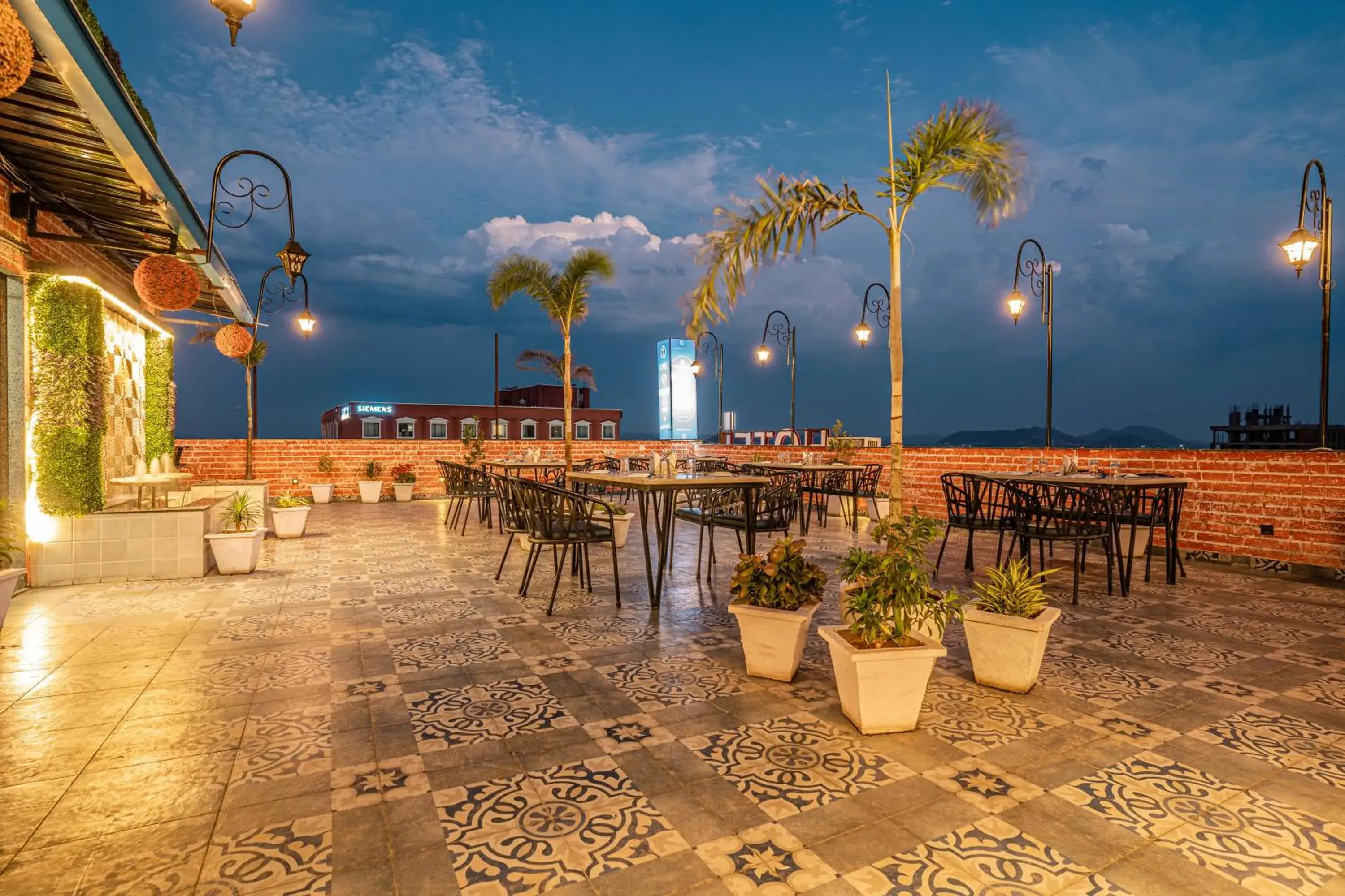 Restaurant/places to eat in Tripli Hotels White Manor Restaurant/places to eat in Tripli Hotels White Manor