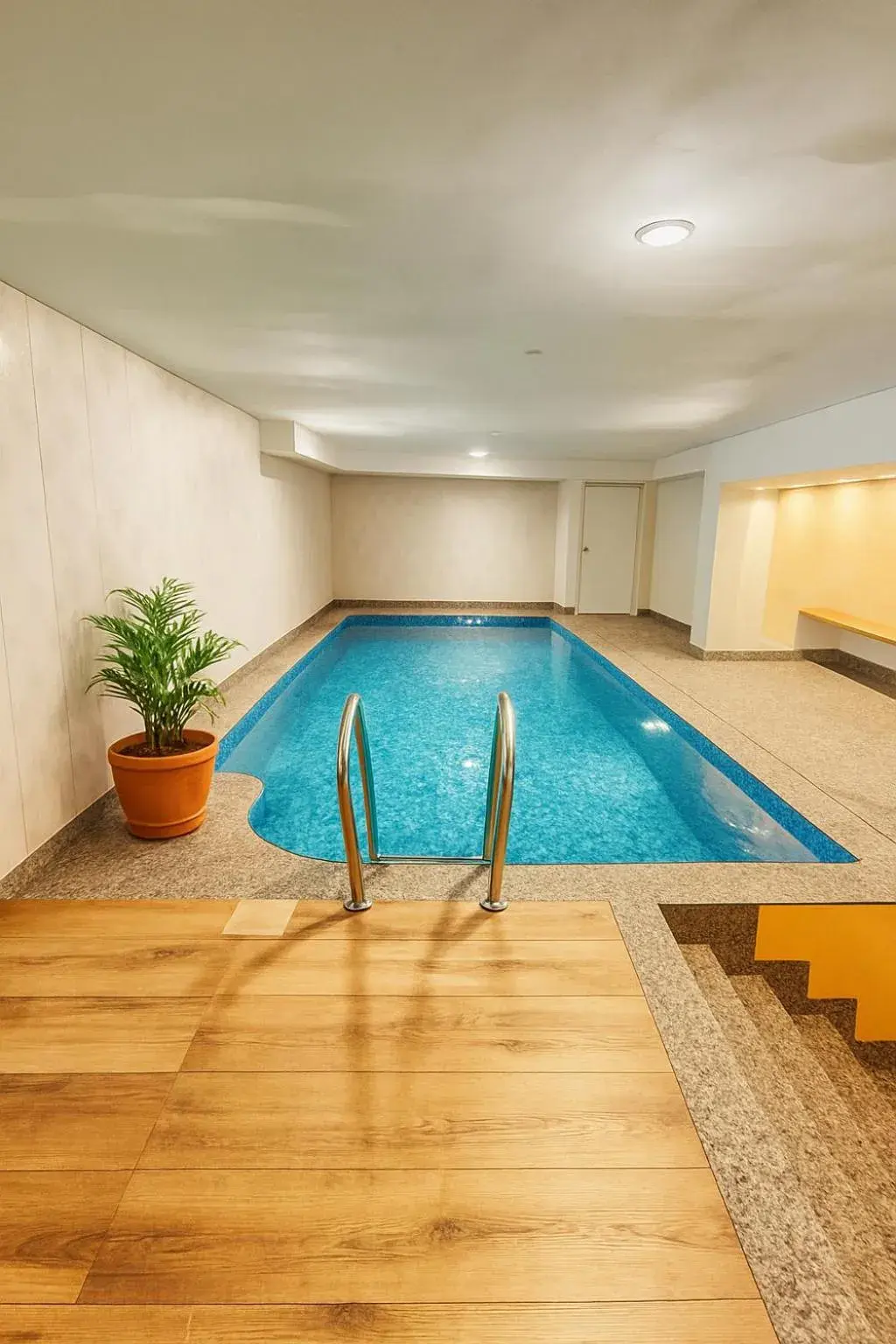 Swimming pool in Tripli Hotels White Manor Swimming pool in Tripli Hotels White Manor