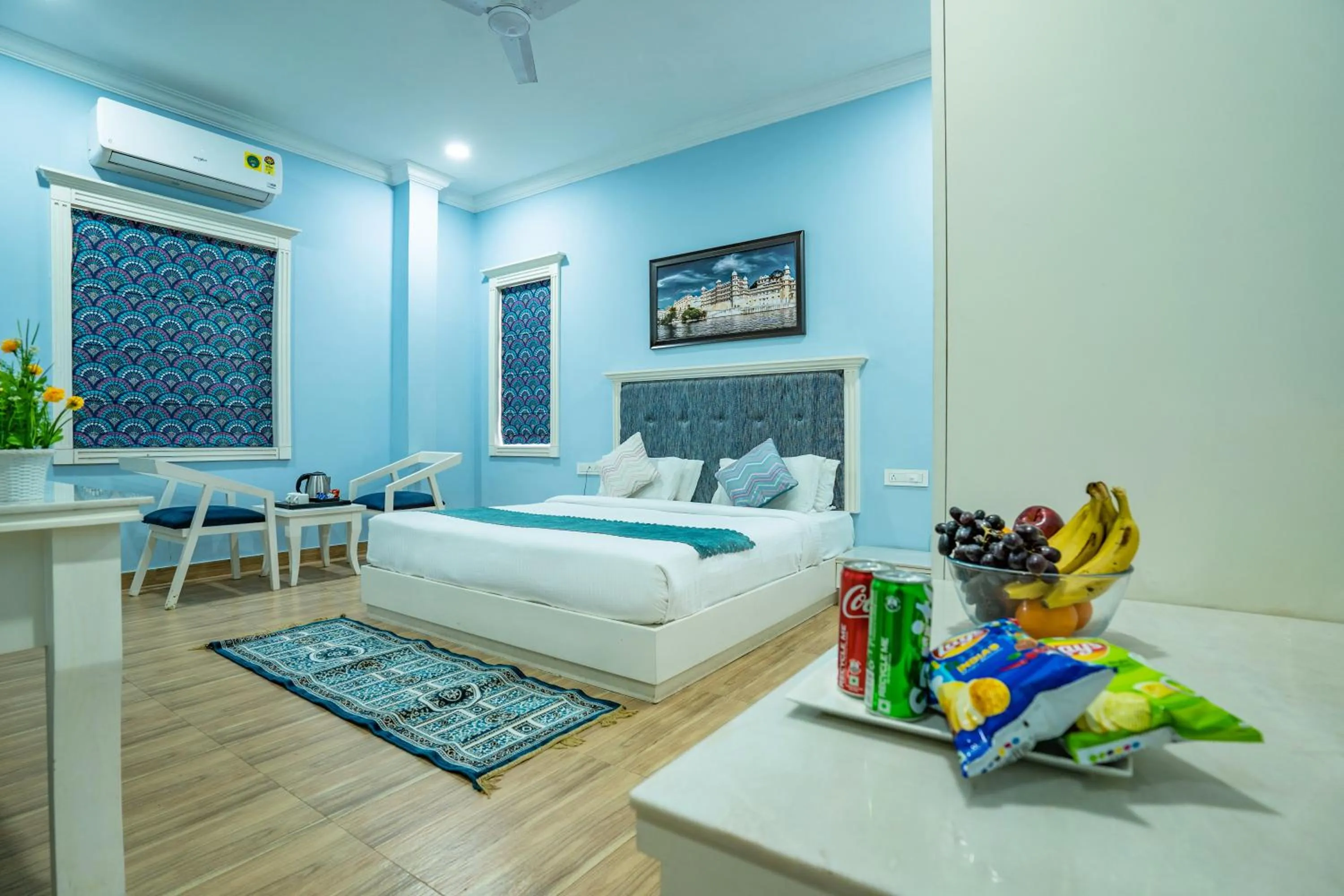 Photo of the whole room, Bed in Tripli Hotels White Manor