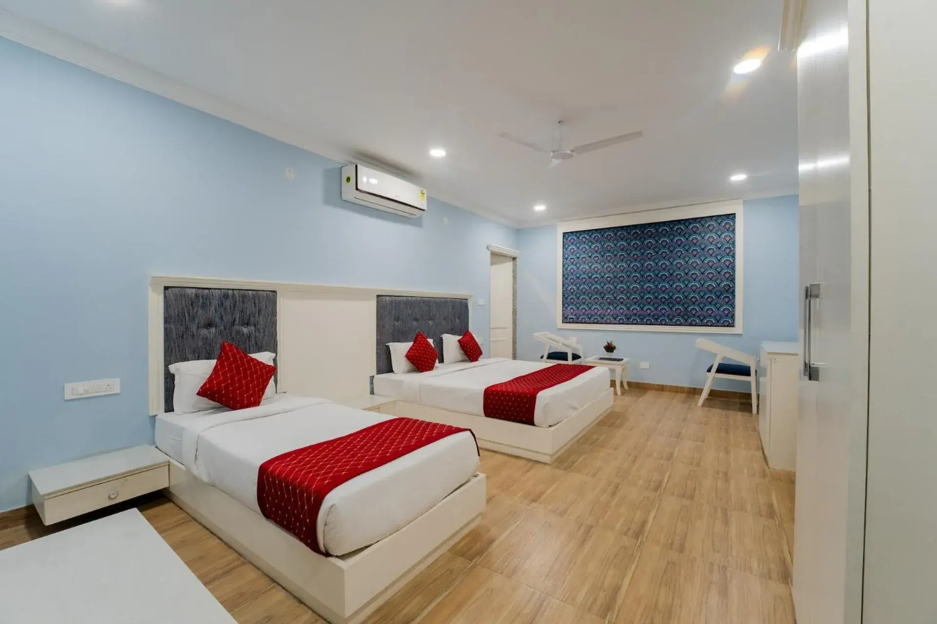 Photo of the whole room, Bed in Tripli Hotels White Manor Photo of the whole room, Bed in Tripli Hotels White Manor