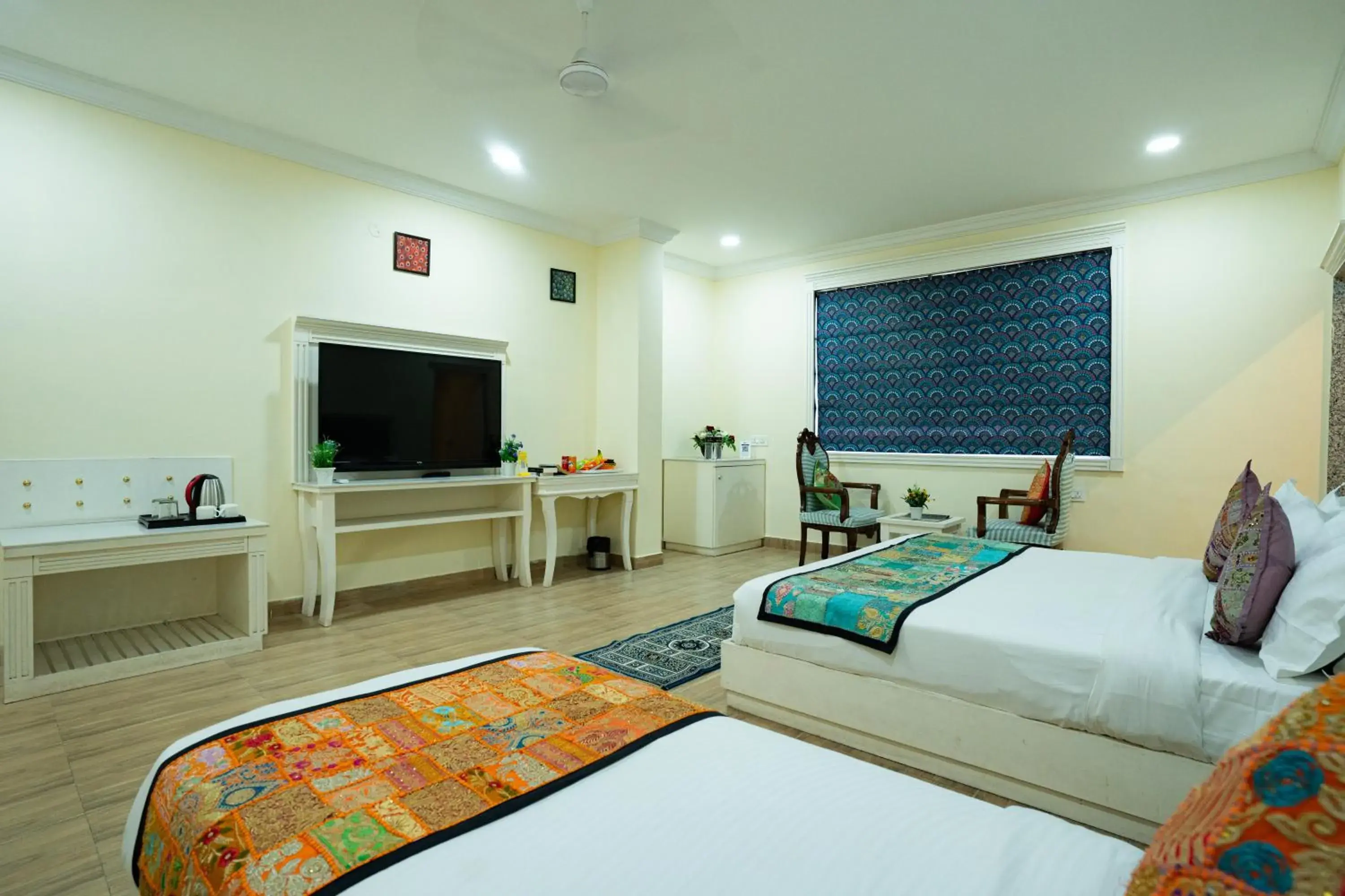 TV and multimedia, Bed in Tripli Hotels White Manor TV and multimedia, Bed in Tripli Hotels White Manor