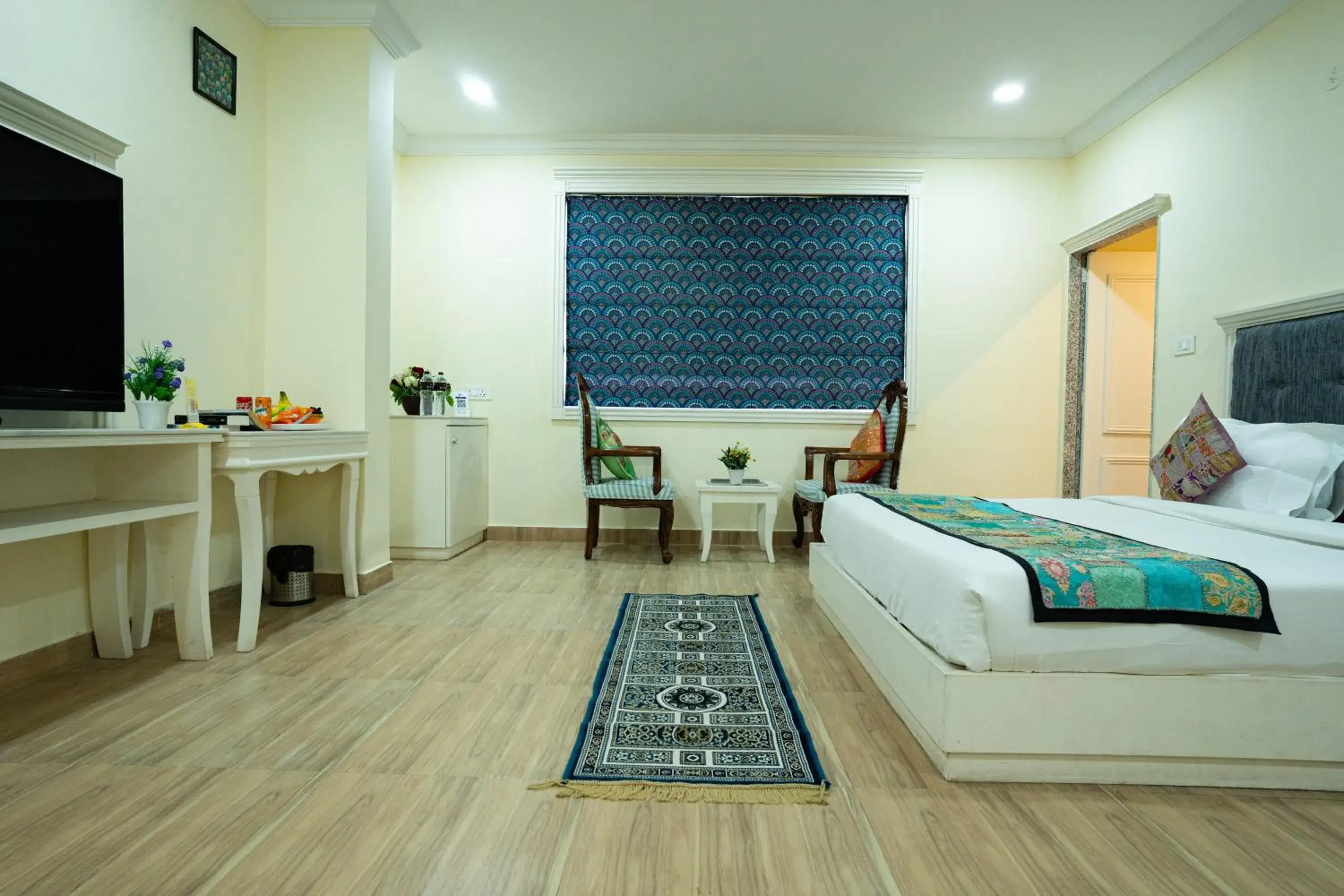 Photo of the whole room, Bed in Tripli Hotels White Manor Photo of the whole room, Bed in Tripli Hotels White Manor