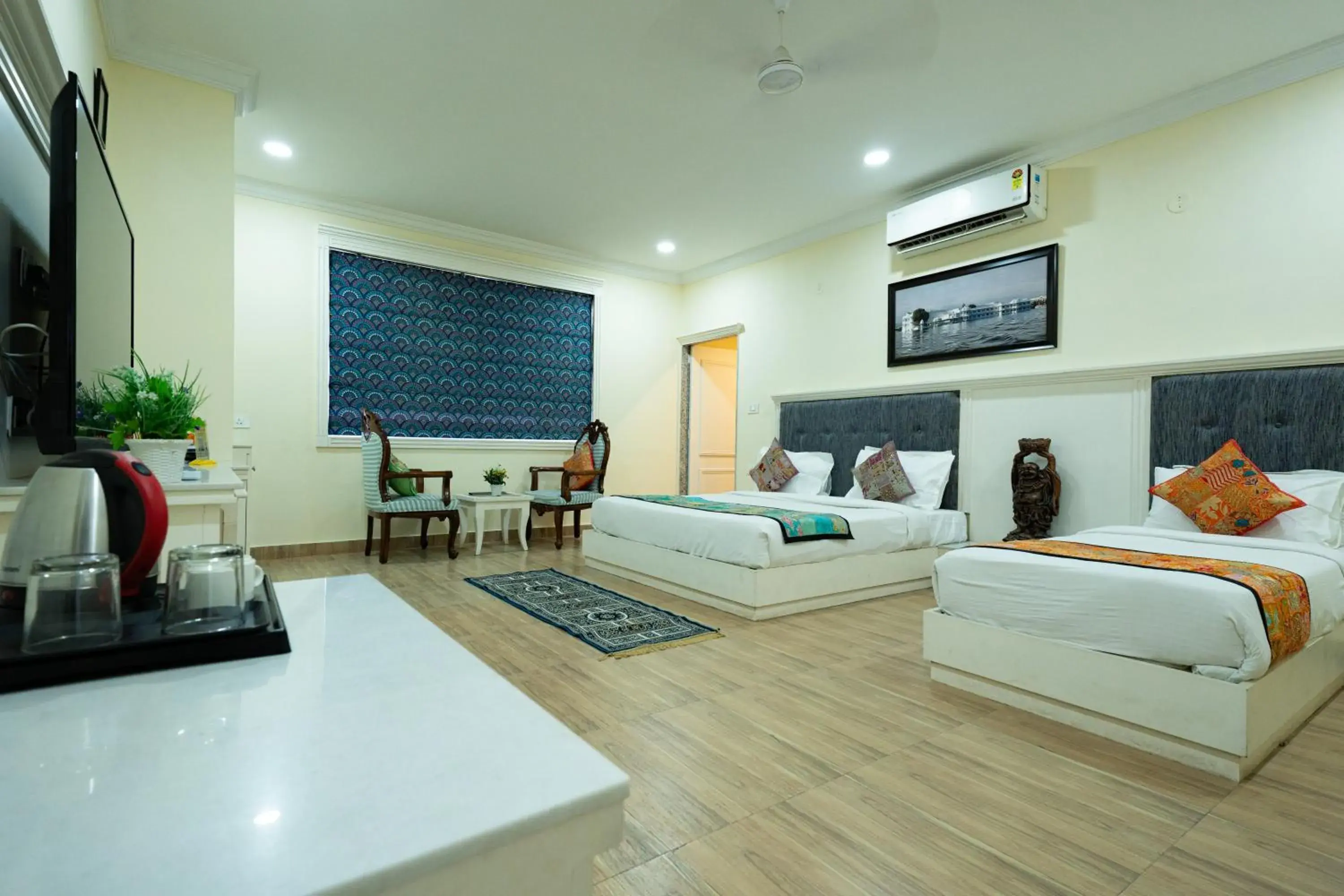 Photo of the whole room, Bed in Tripli Hotels White Manor Photo of the whole room, Bed in Tripli Hotels White Manor