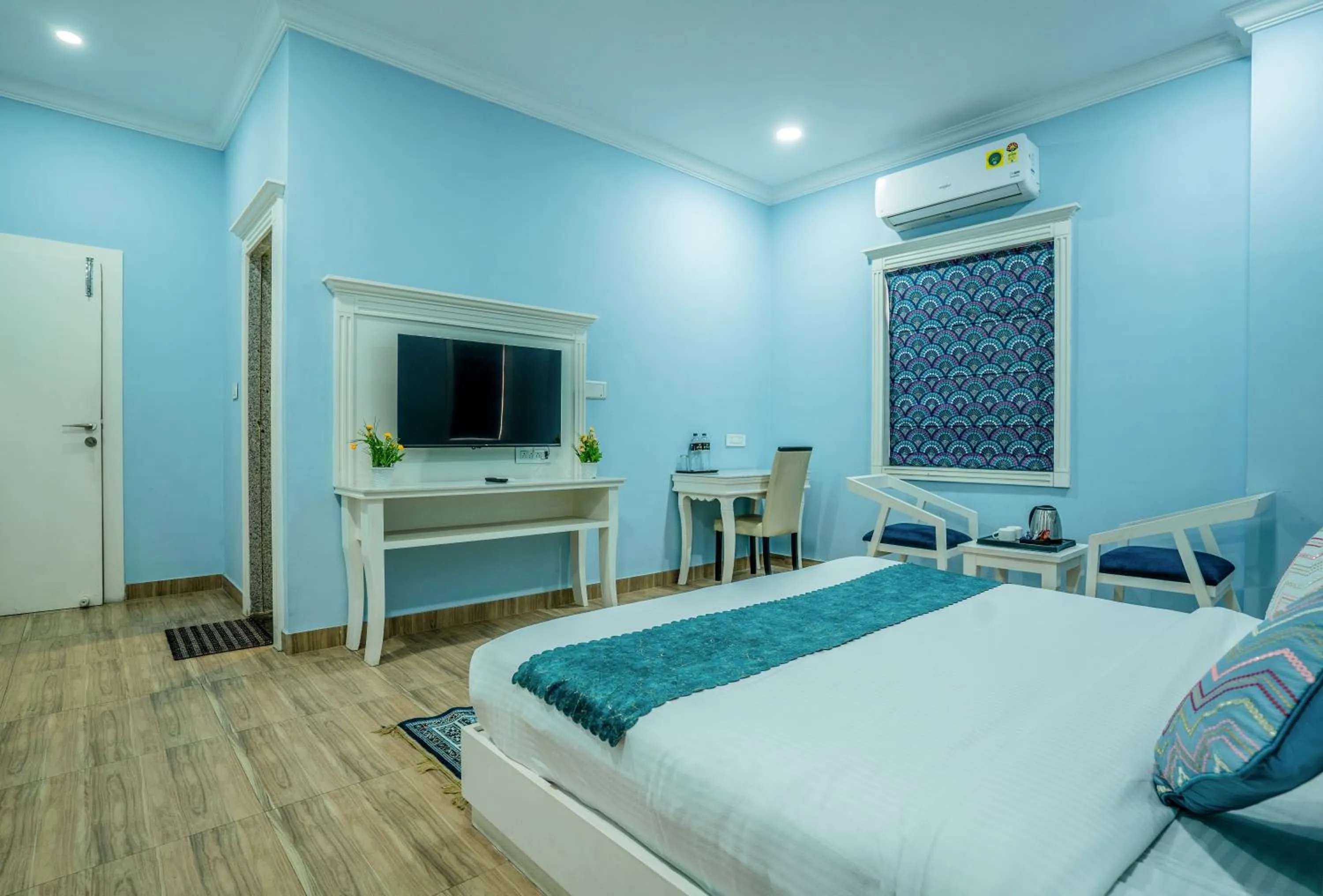 TV and multimedia, Bed in Tripli Hotels White Manor