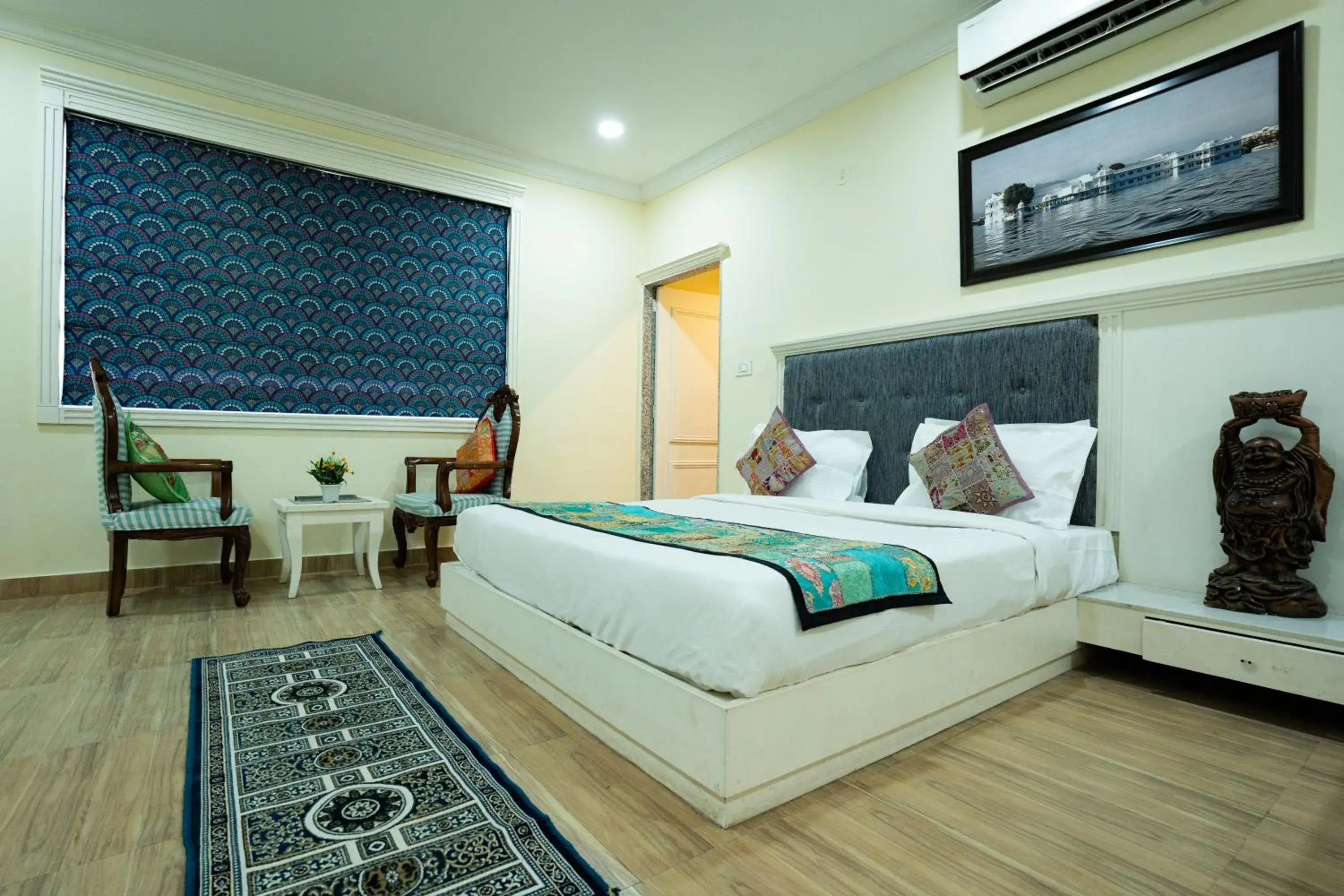 Bed in Tripli Hotels White Manor Bed in Tripli Hotels White Manor