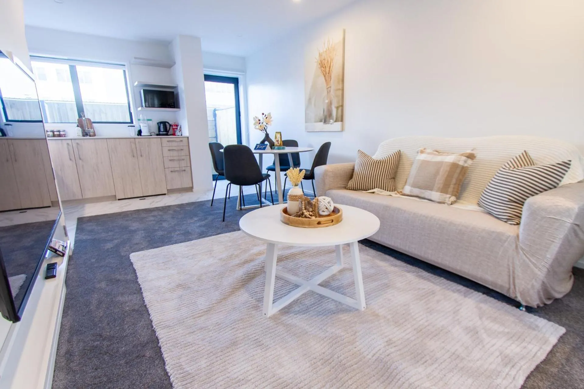 Stylish 2-Bedroom Haven Next to Hagley Park