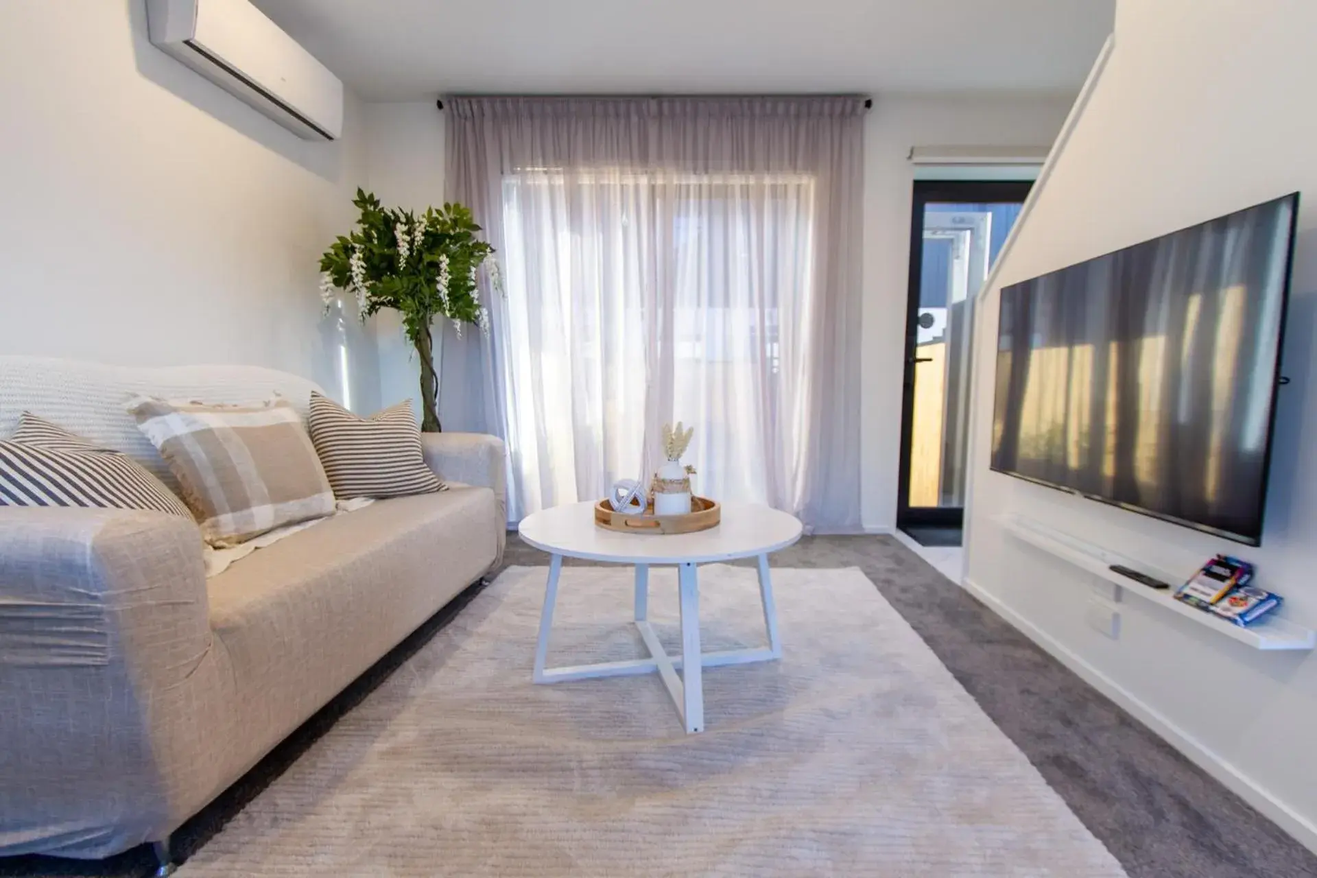 Stylish 2-Bedroom Haven Next to Hagley Park Stylish 2-Bedroom Haven Next to Hagley Park